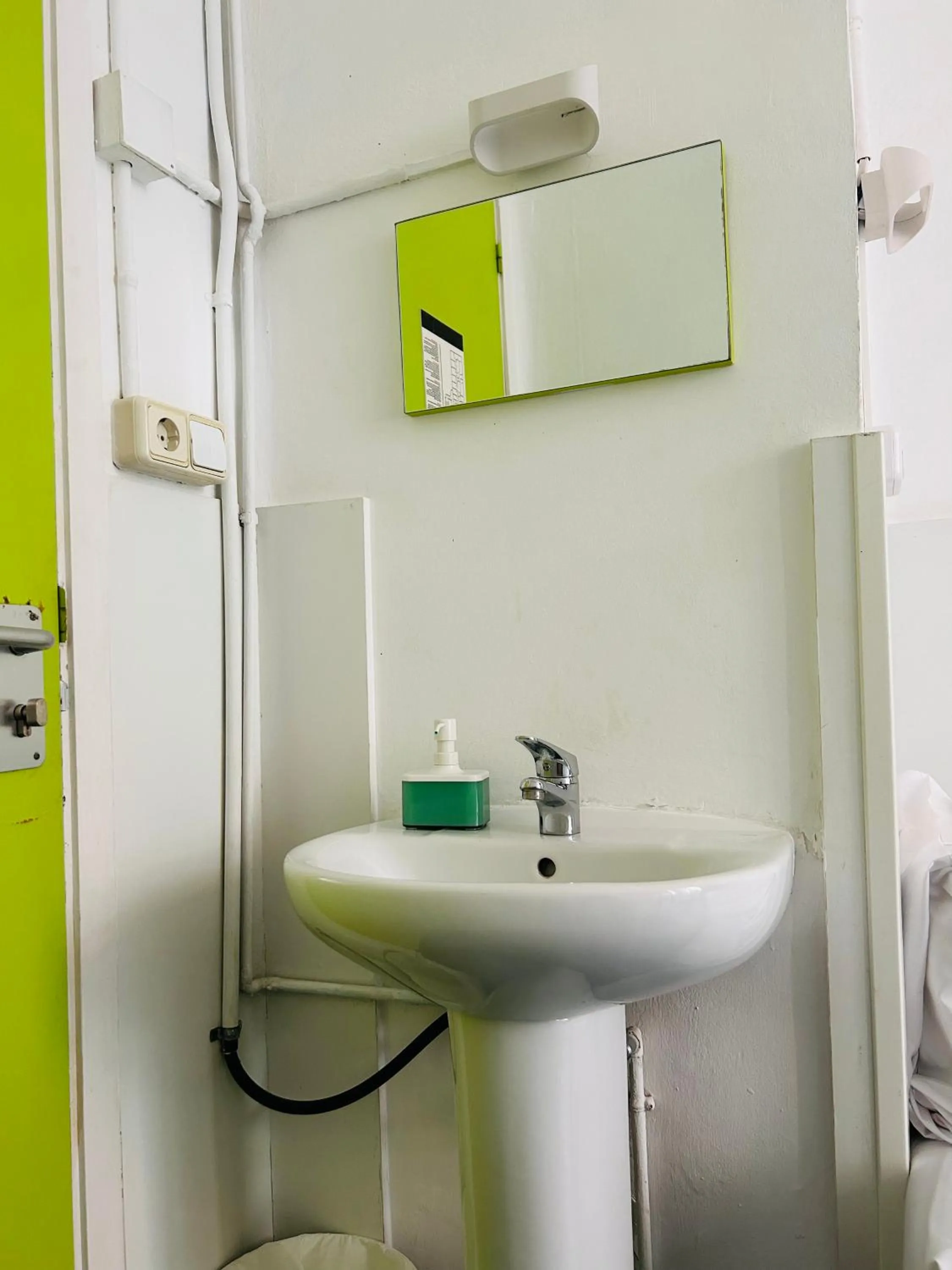 Central and Basic Universitat for YOUNG HOSTEL