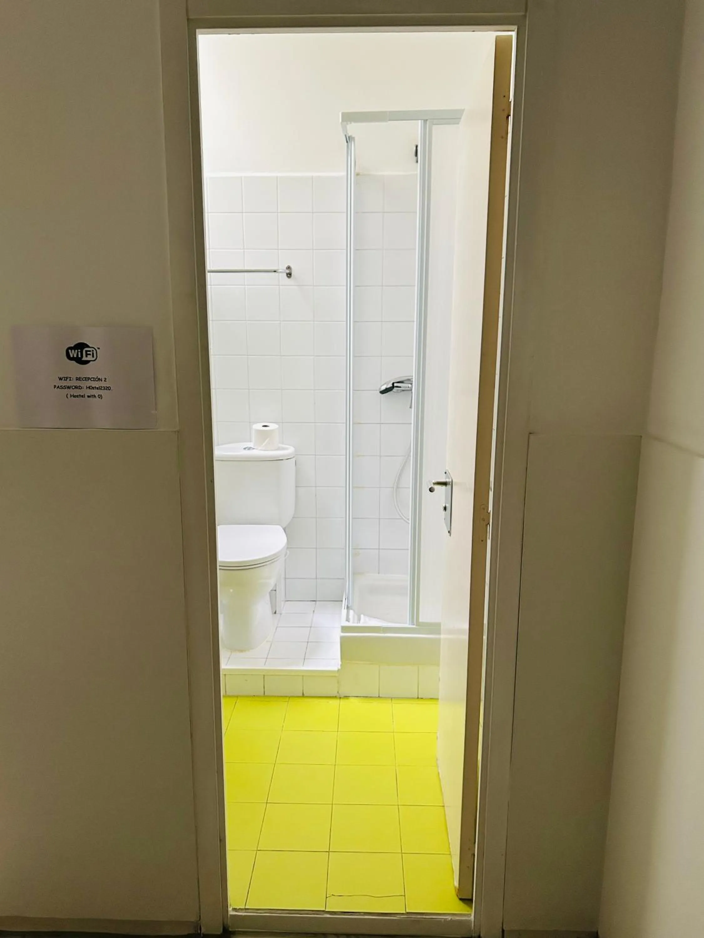 Central and Basic Universitat for YOUNG HOSTEL