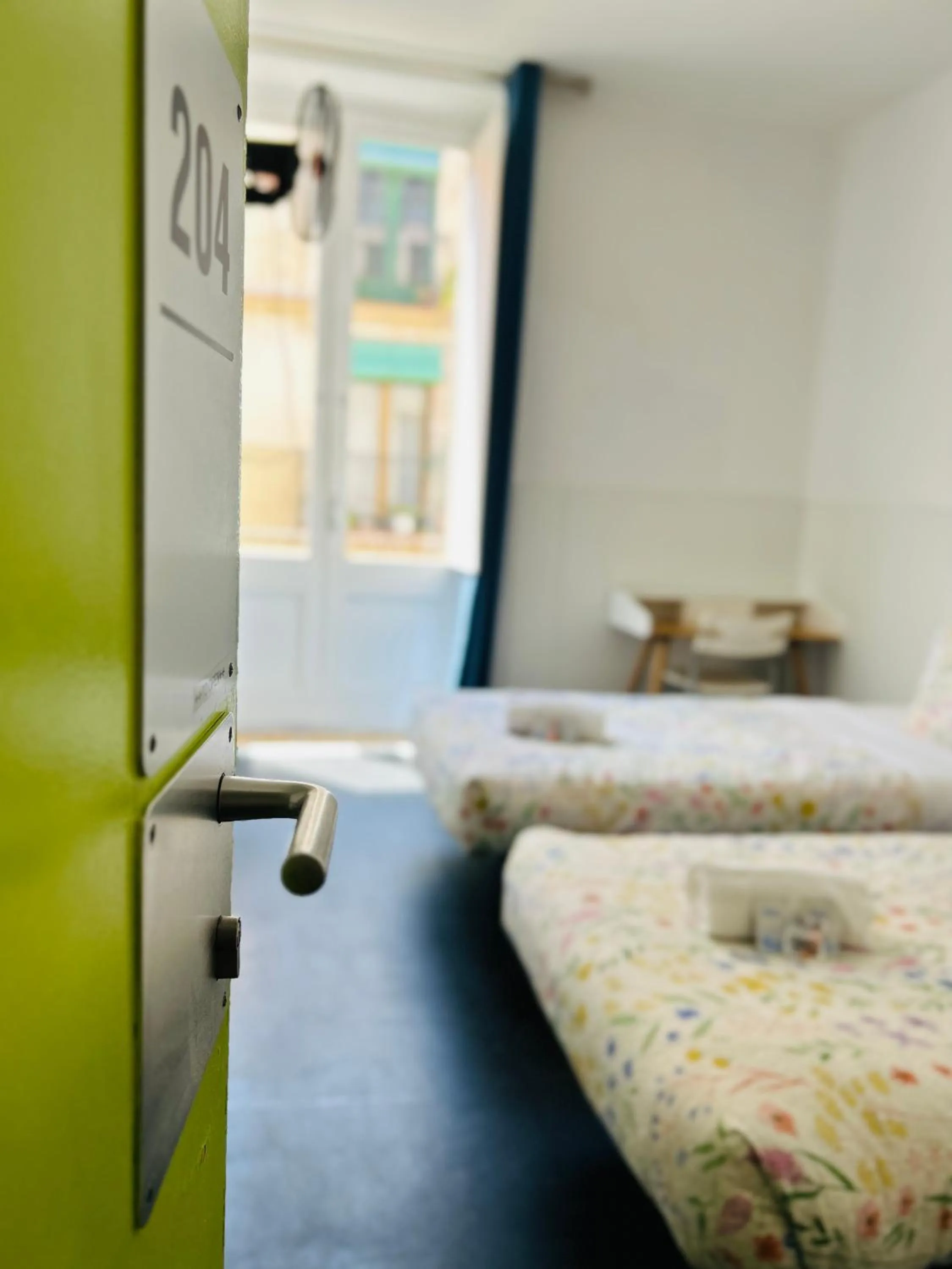 Bed in Central and Basic Universitat for YOUNG HOSTEL
