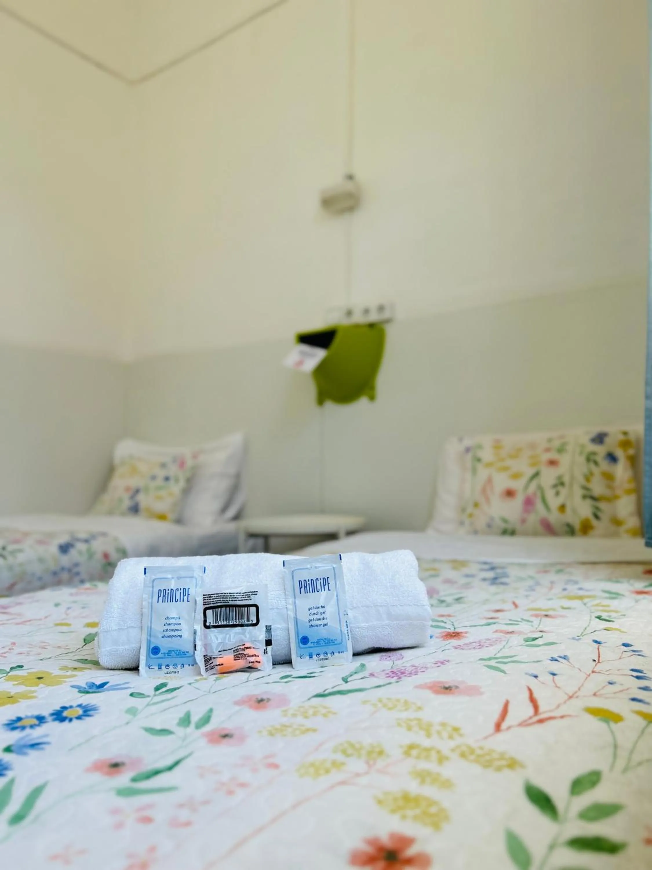 Bed in Central and Basic Universitat for YOUNG HOSTEL