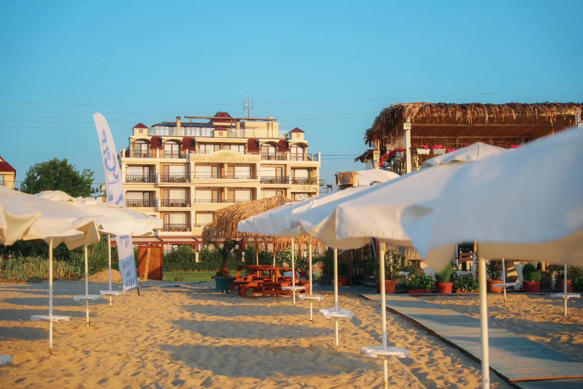 Sunny Castle Hotel - All Inclusive, Beach and Free parking