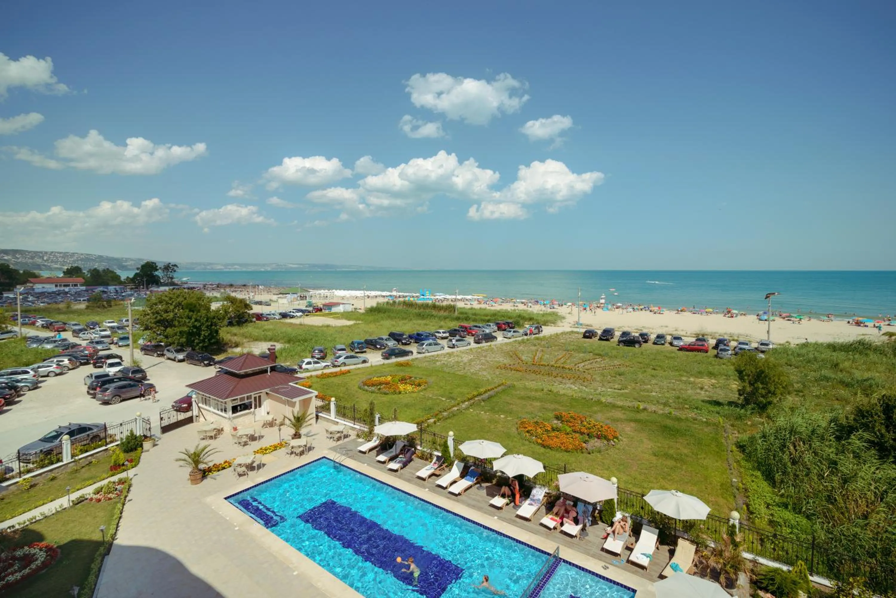Sunny Castle Hotel - All Inclusive, Beach and Free parking