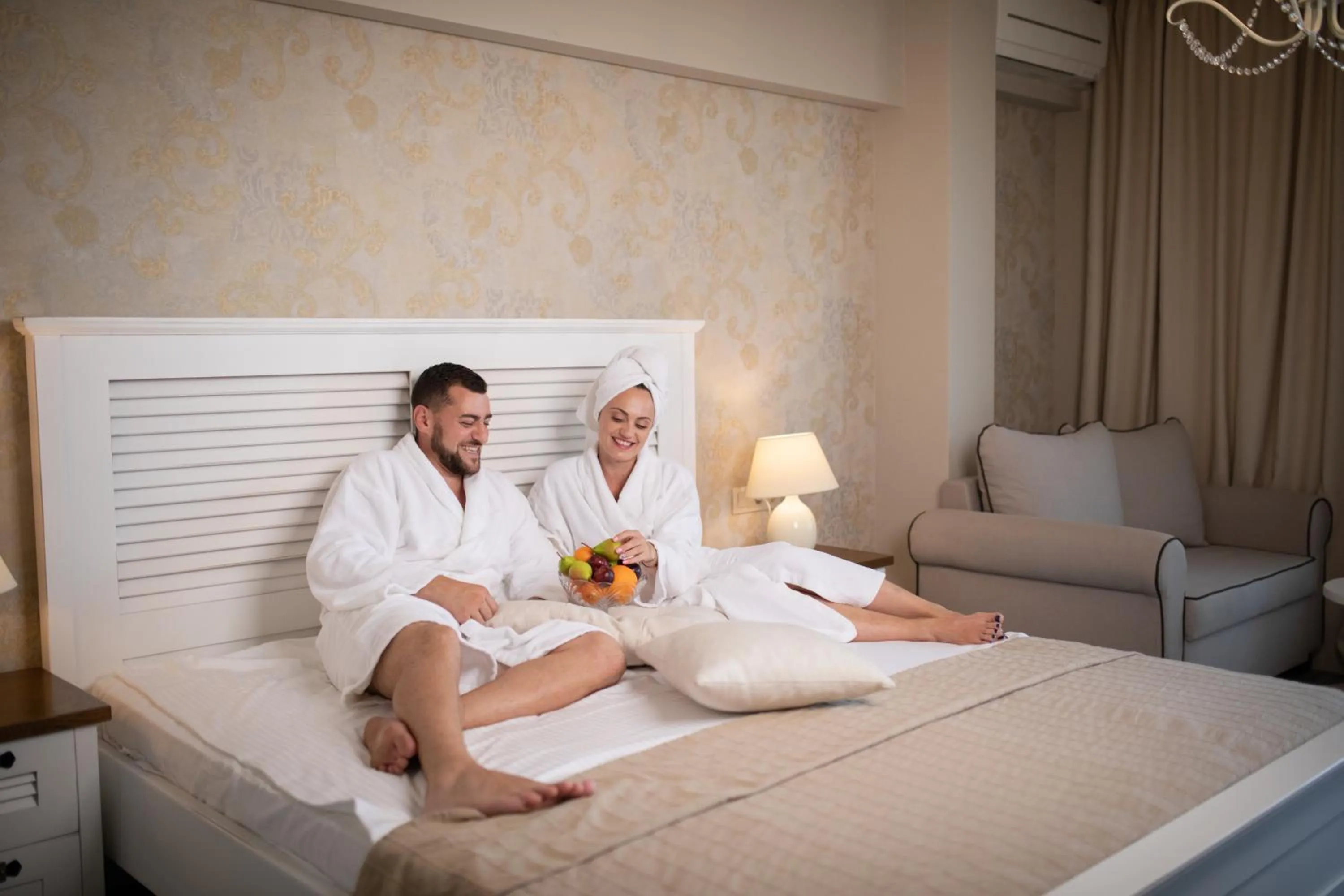 Bed in Sunny Castle Hotel - All Inclusive, Beach and Free parking