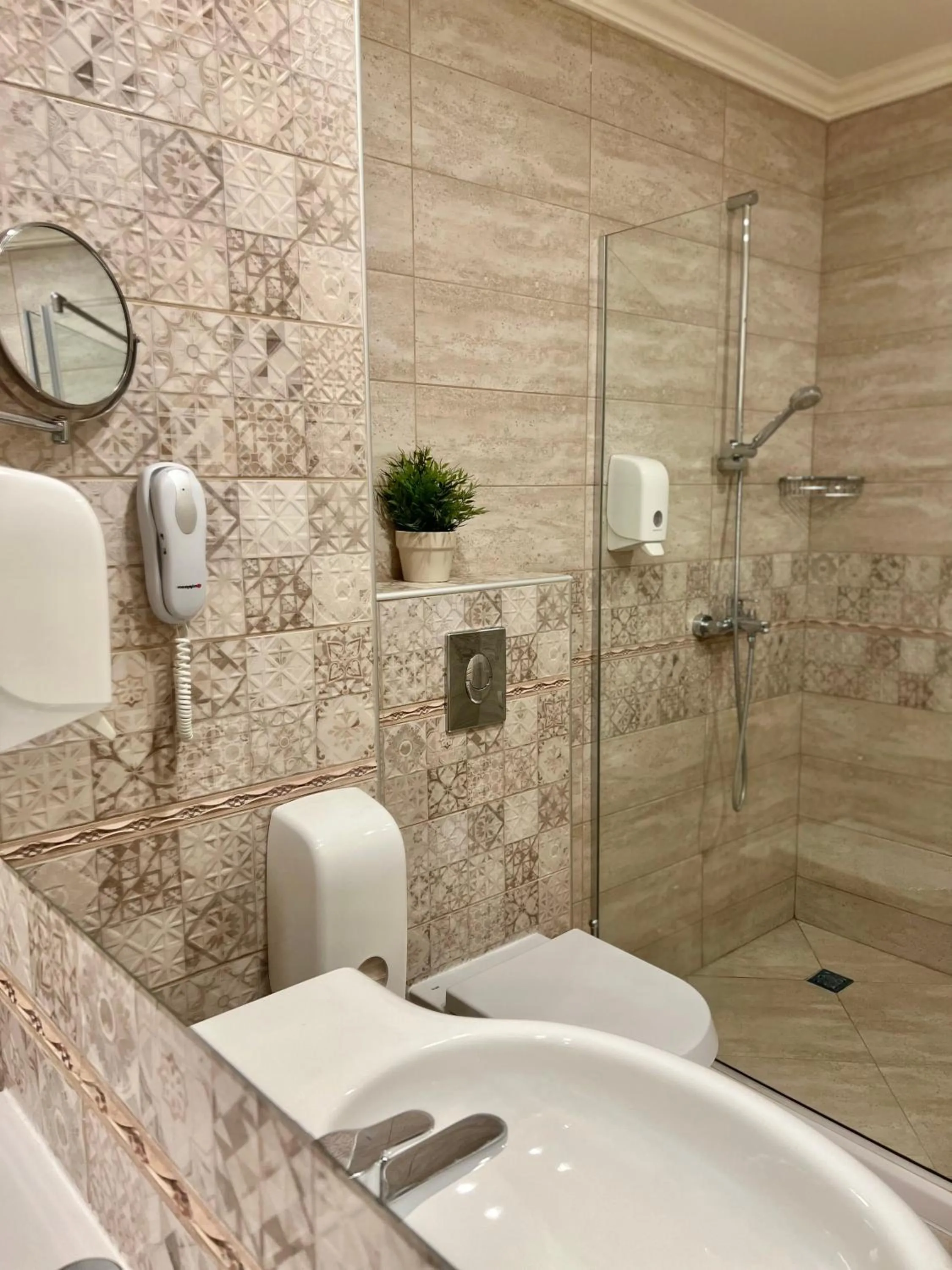 Sunny Castle Hotel - All Inclusive, Beach and Free parking