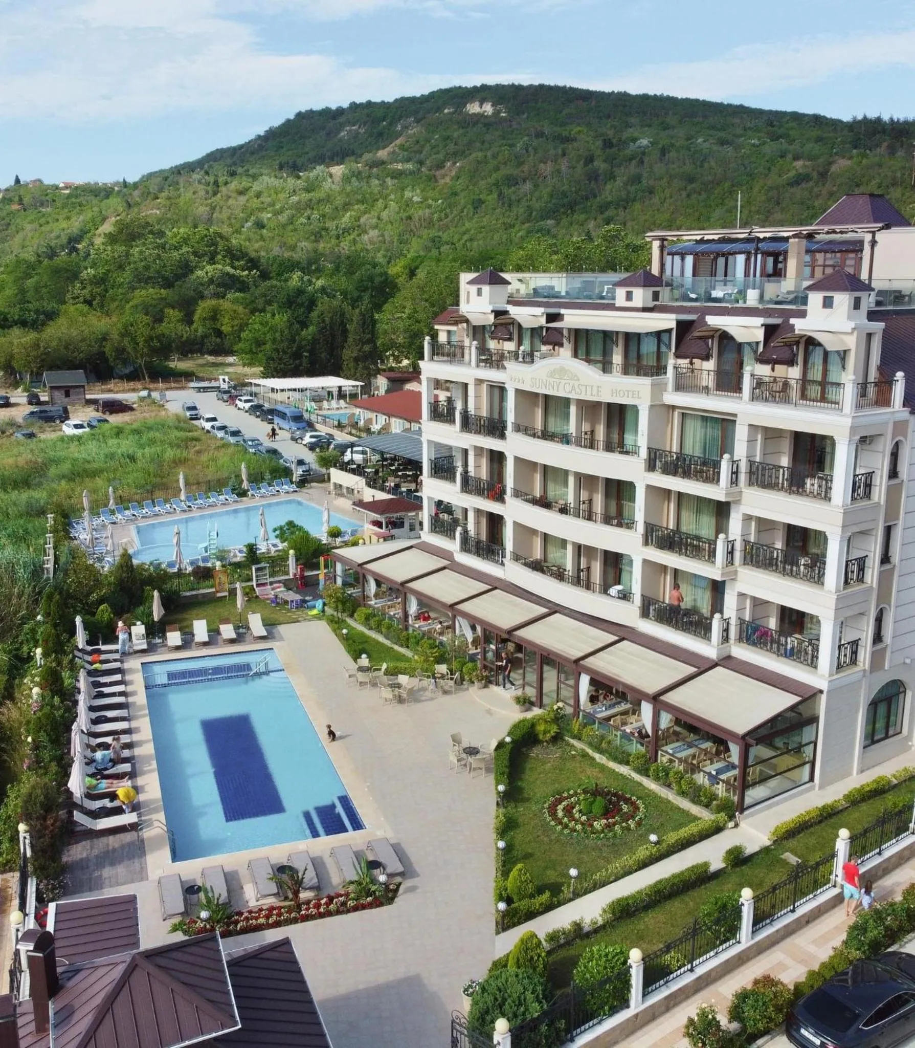 Sunny Castle Hotel - All Inclusive, Beach and Free parking