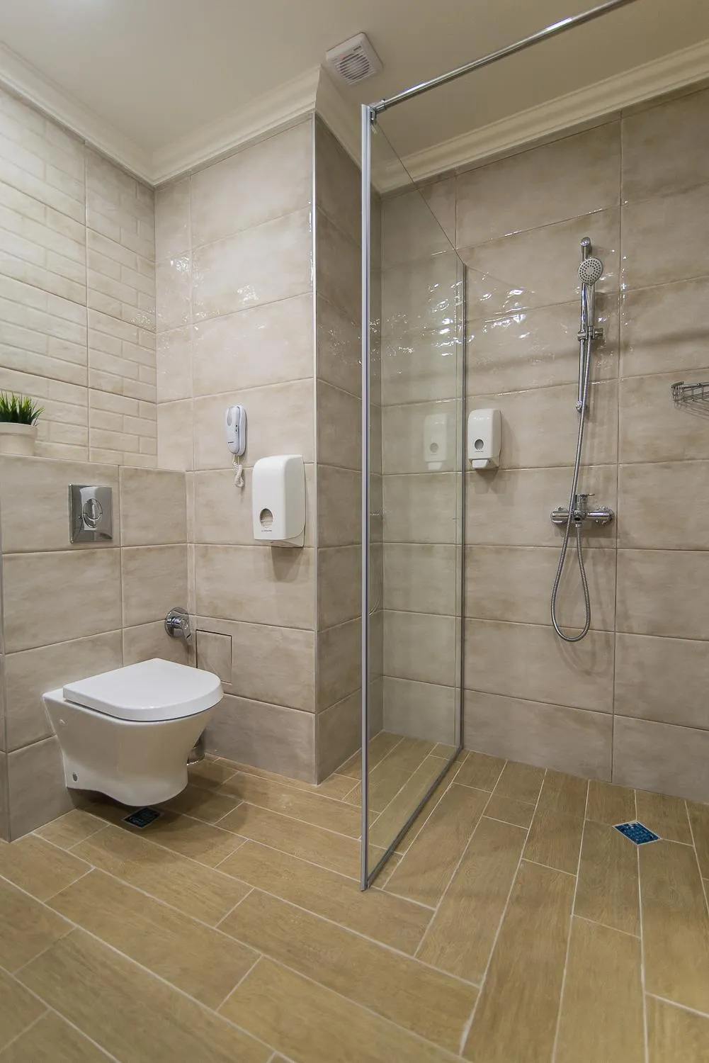 Toilet in Sunny Castle Hotel - All Inclusive, Beach and Free parking