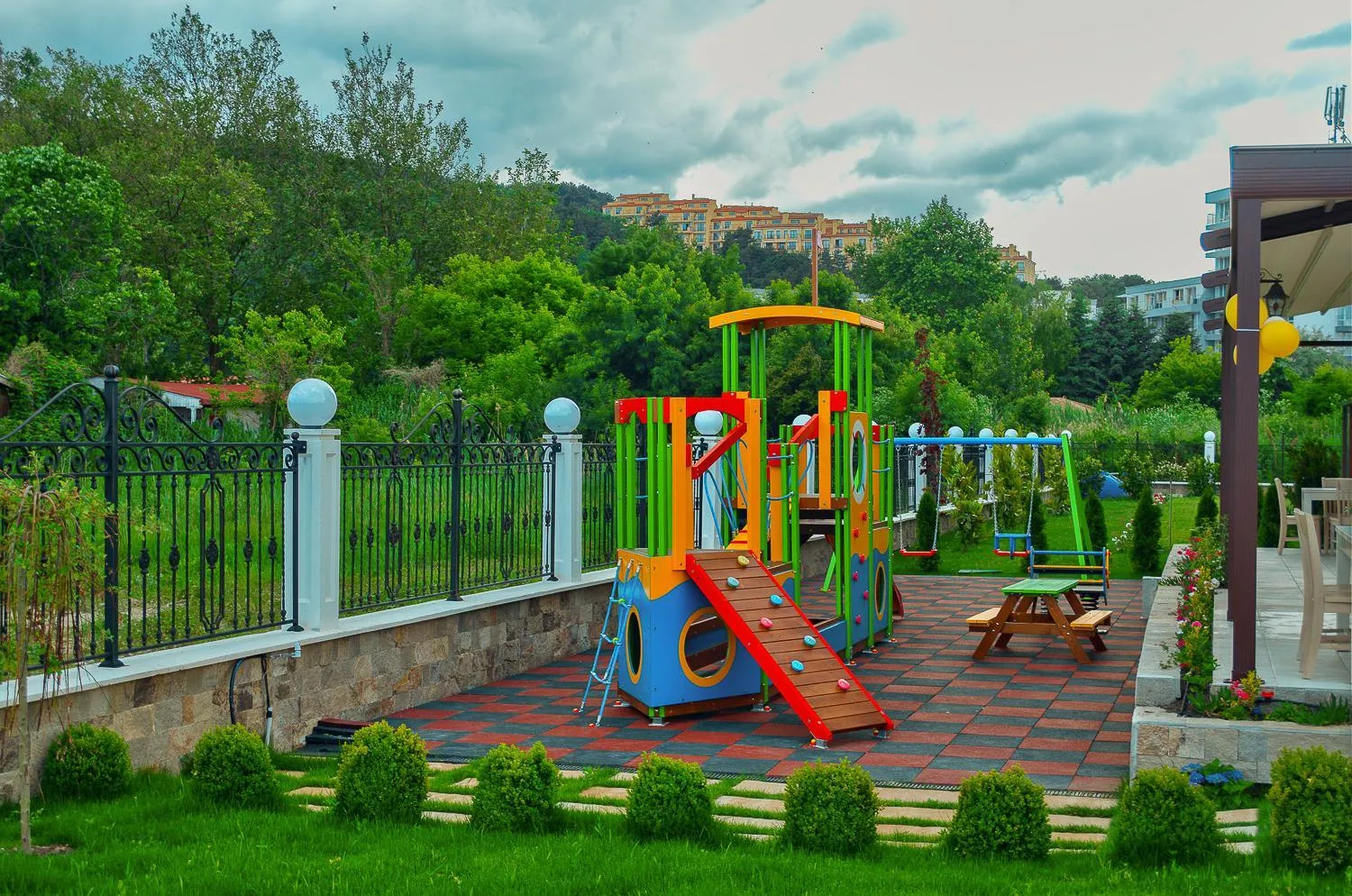 Day in Sunny Castle Hotel - All Inclusive, Beach and Free parking