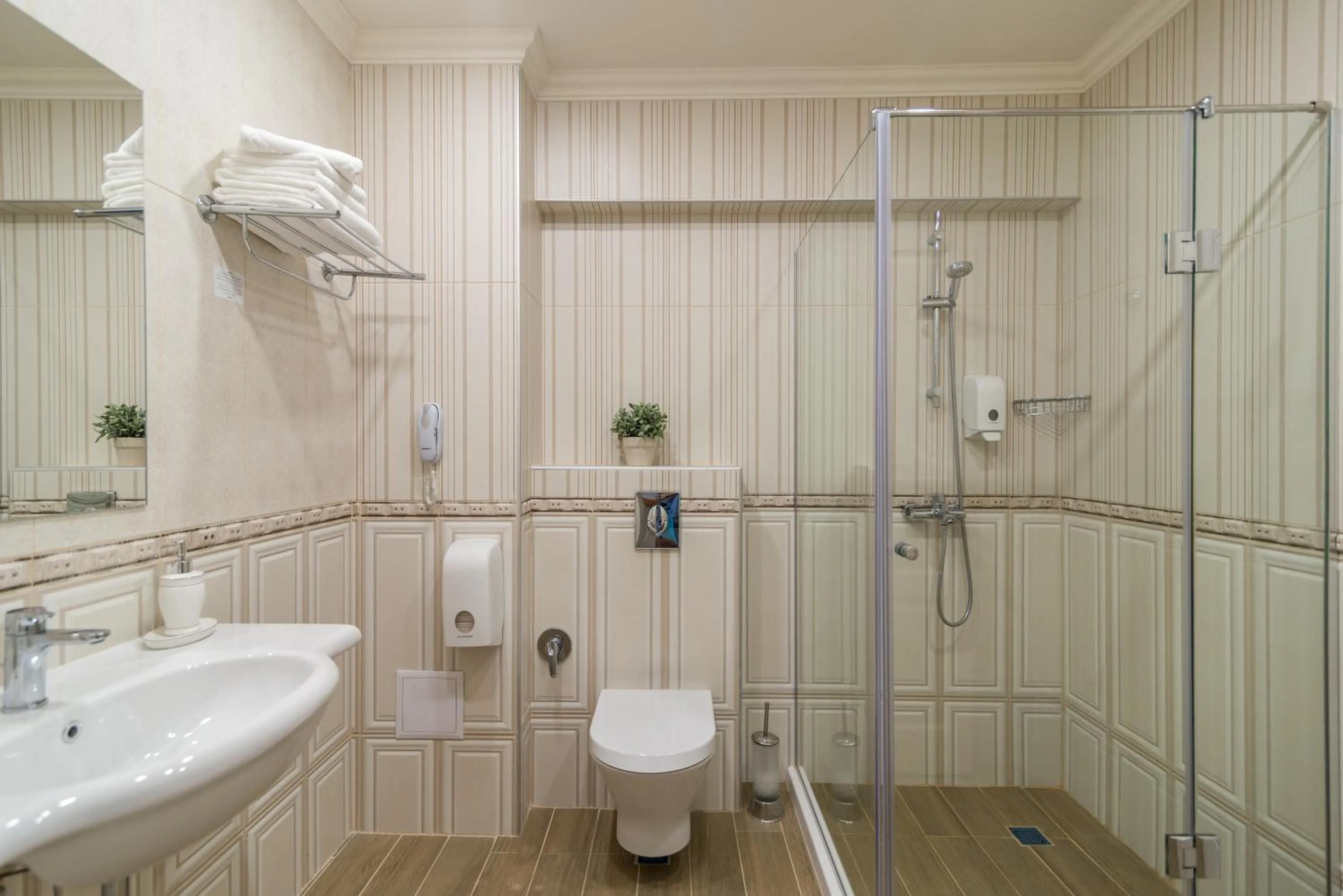 Sunny Castle Hotel - All Inclusive, Beach and Free parking