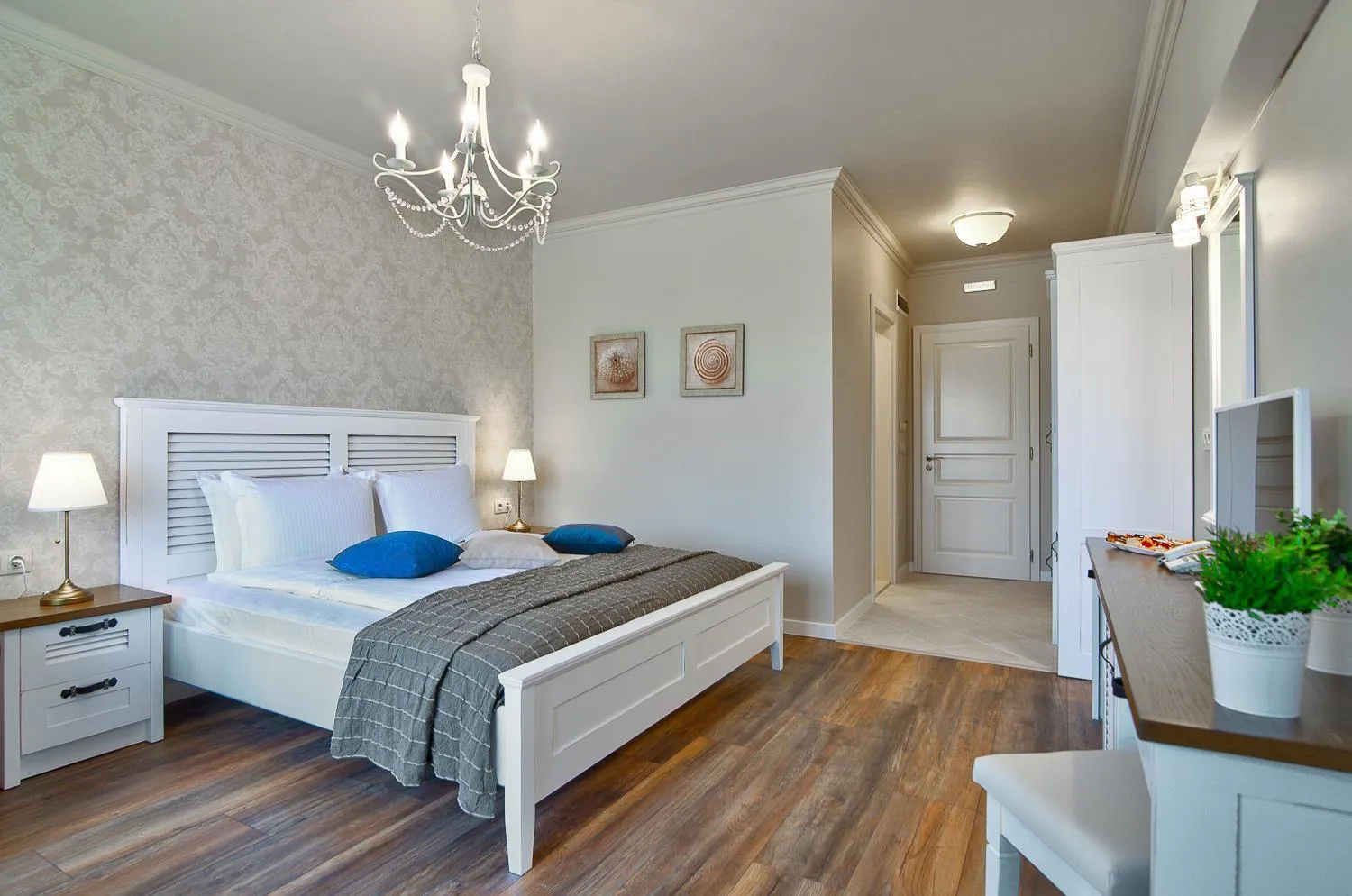 Bed in Sunny Castle Hotel - All Inclusive, Beach and Free parking