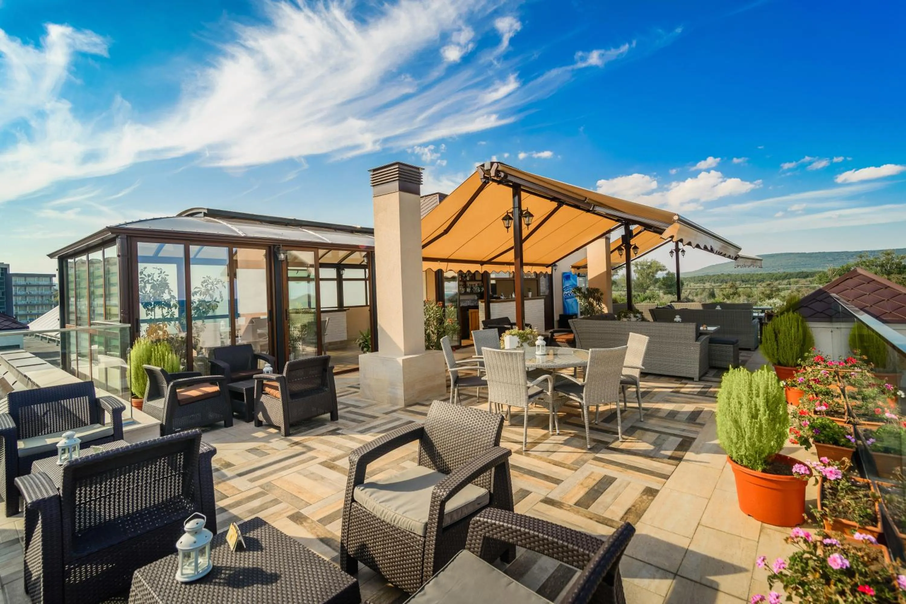 Lounge or bar in Sunny Castle Hotel - All Inclusive, Beach and Free parking