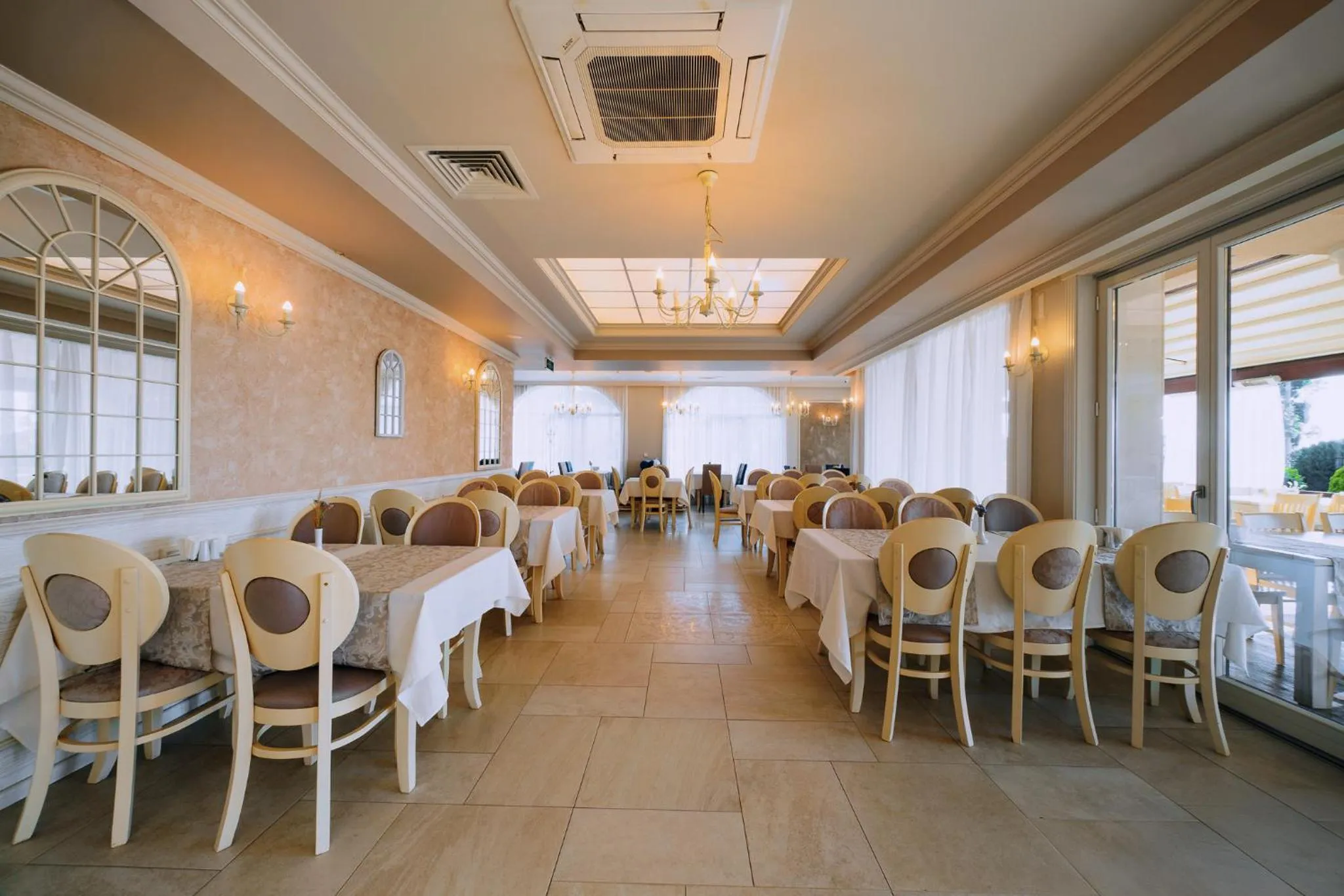 Sunny Castle Hotel - All Inclusive, Beach and Free parking