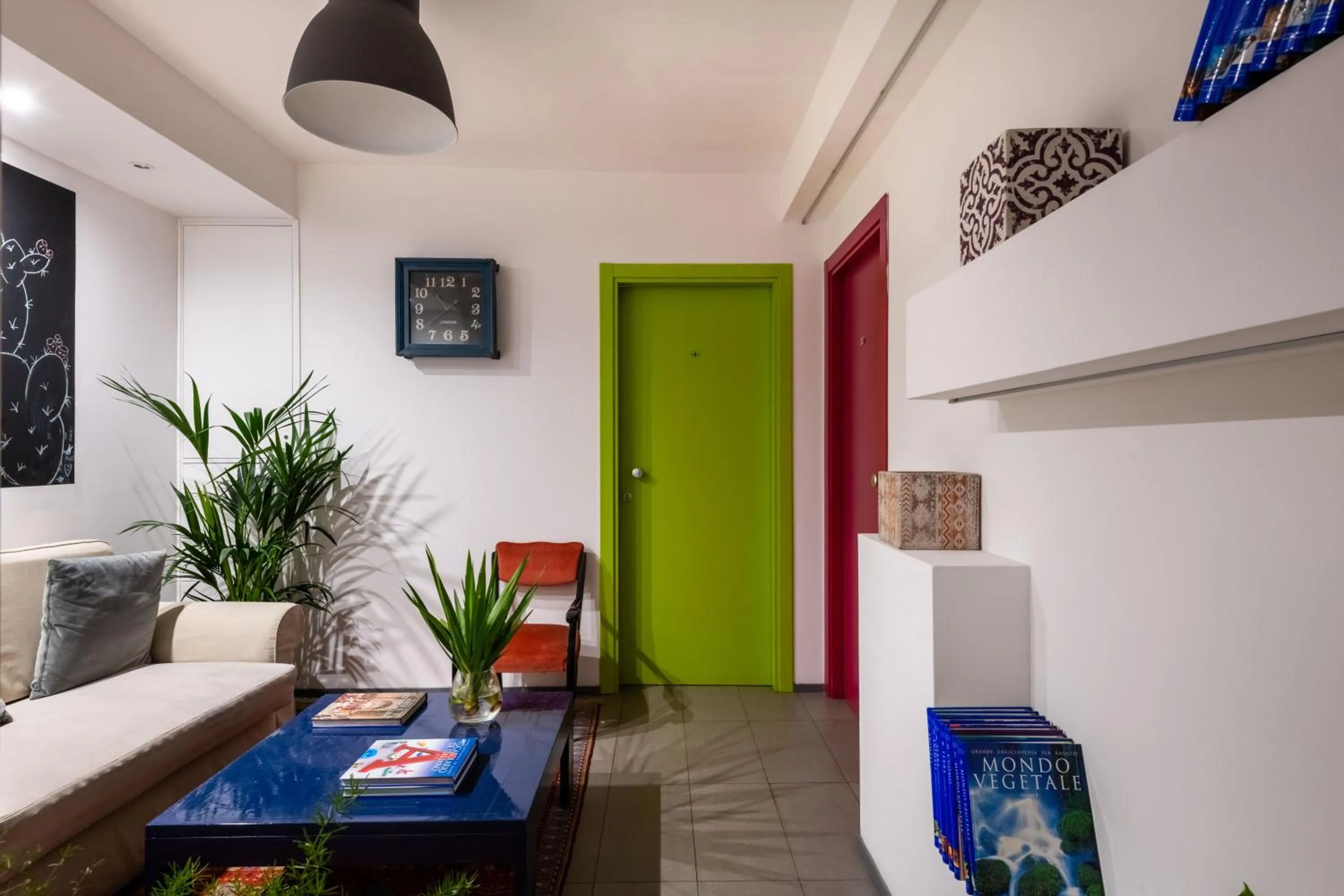 Lobby or reception, Bed in Pretoria Rooms