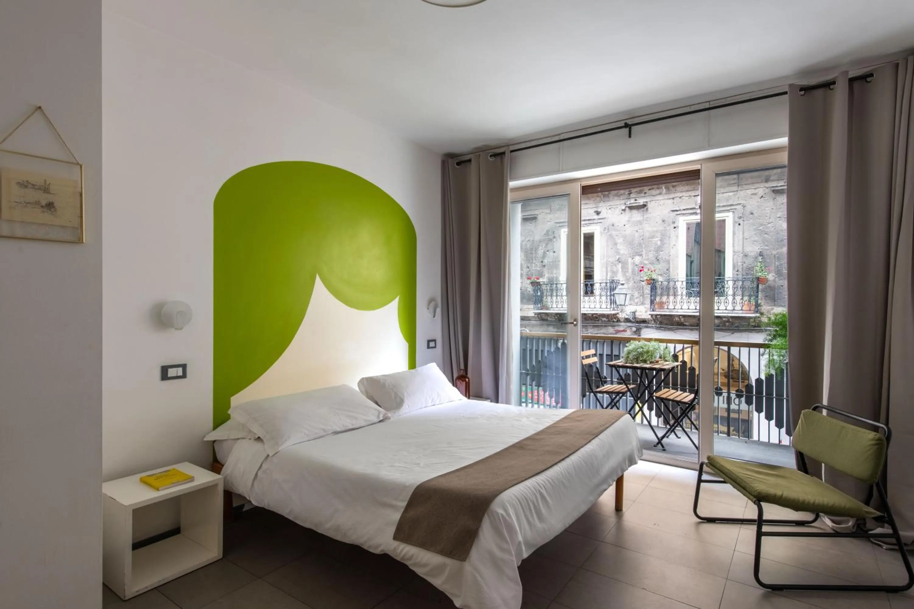 Photo of the whole room, Bed in Pretoria Rooms