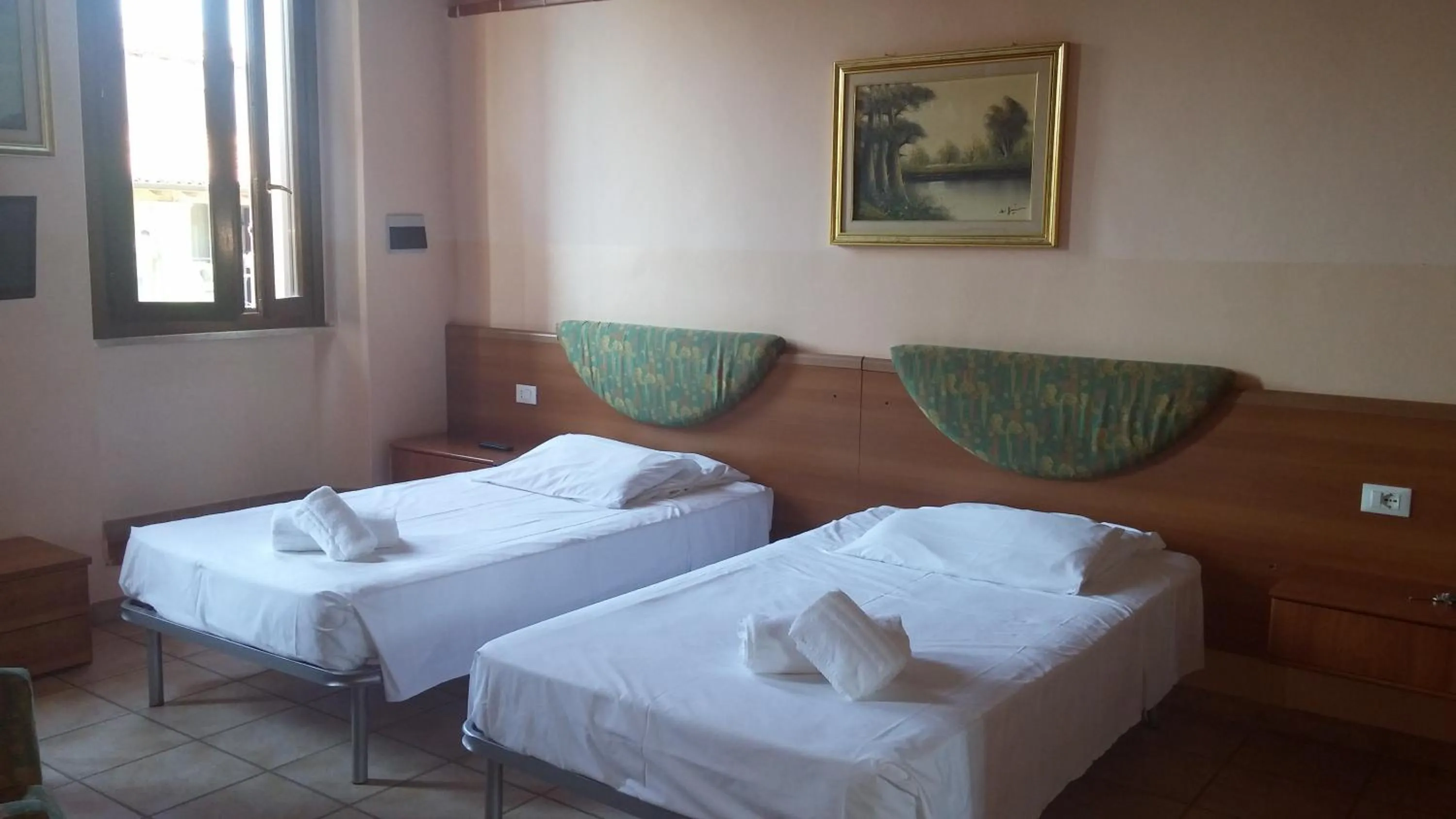 Day, Bed in Albergo Dell'angelo