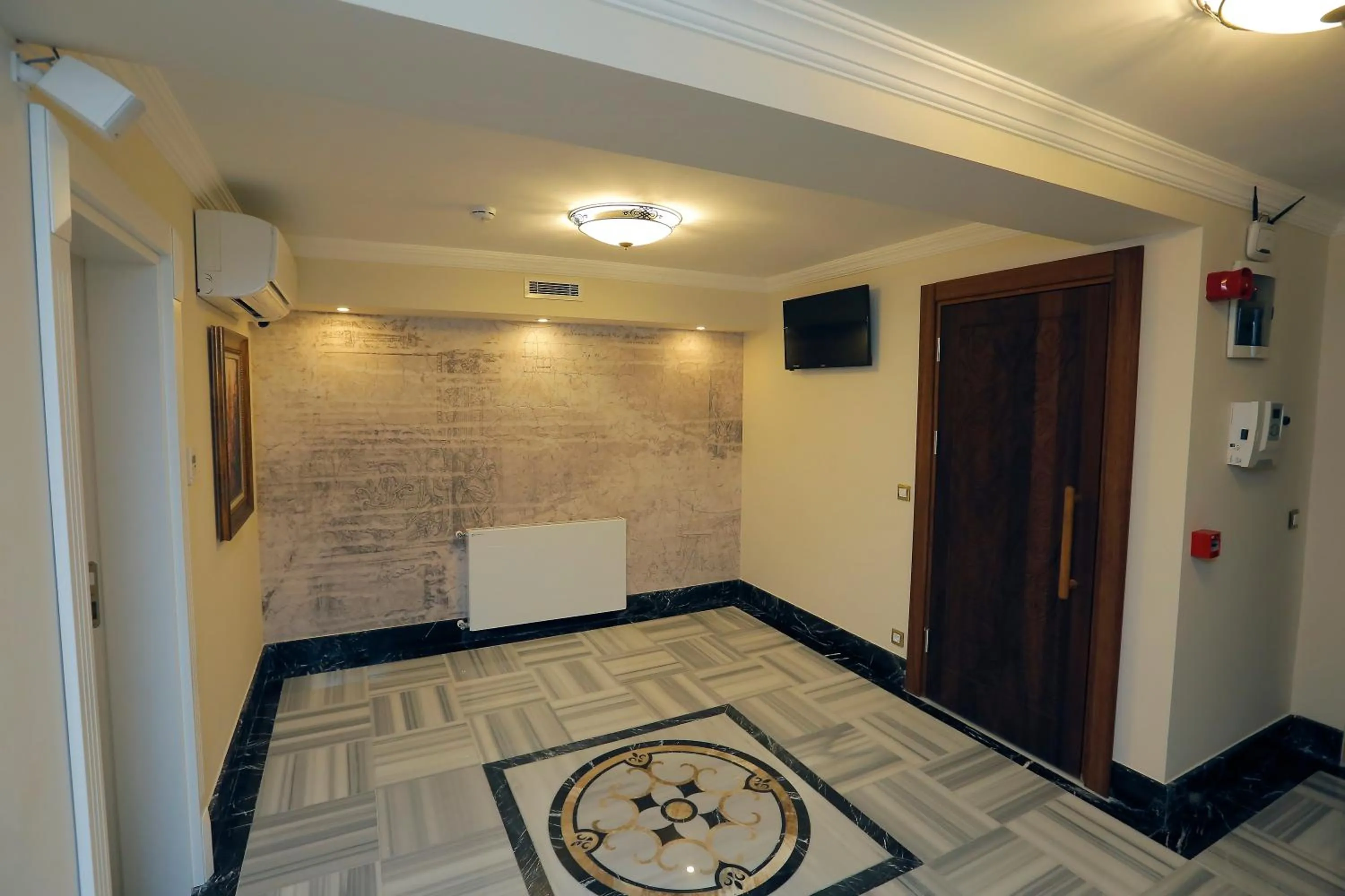 Property building in Art Nouveau Pera