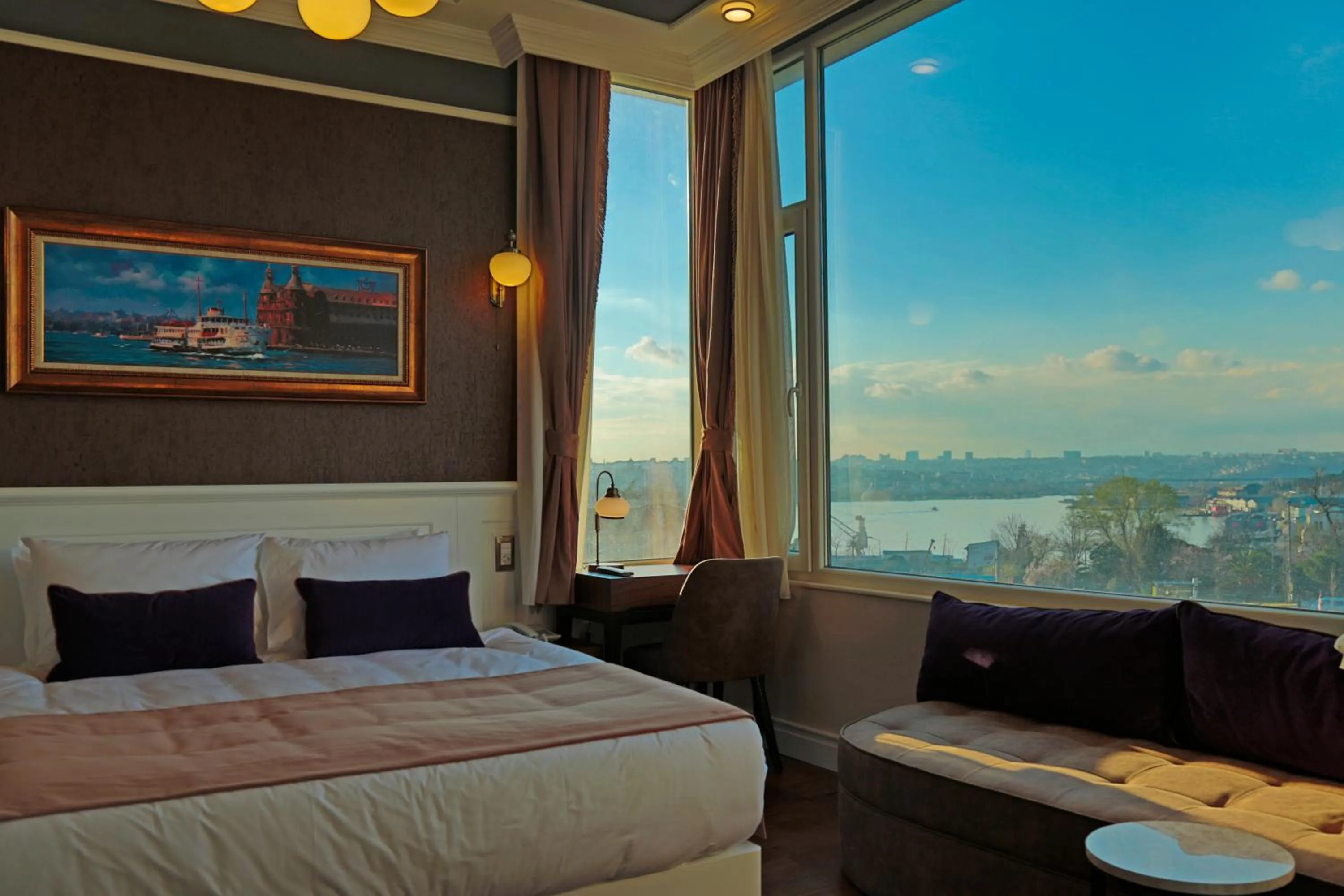 City view, Bed in Art Nouveau Pera