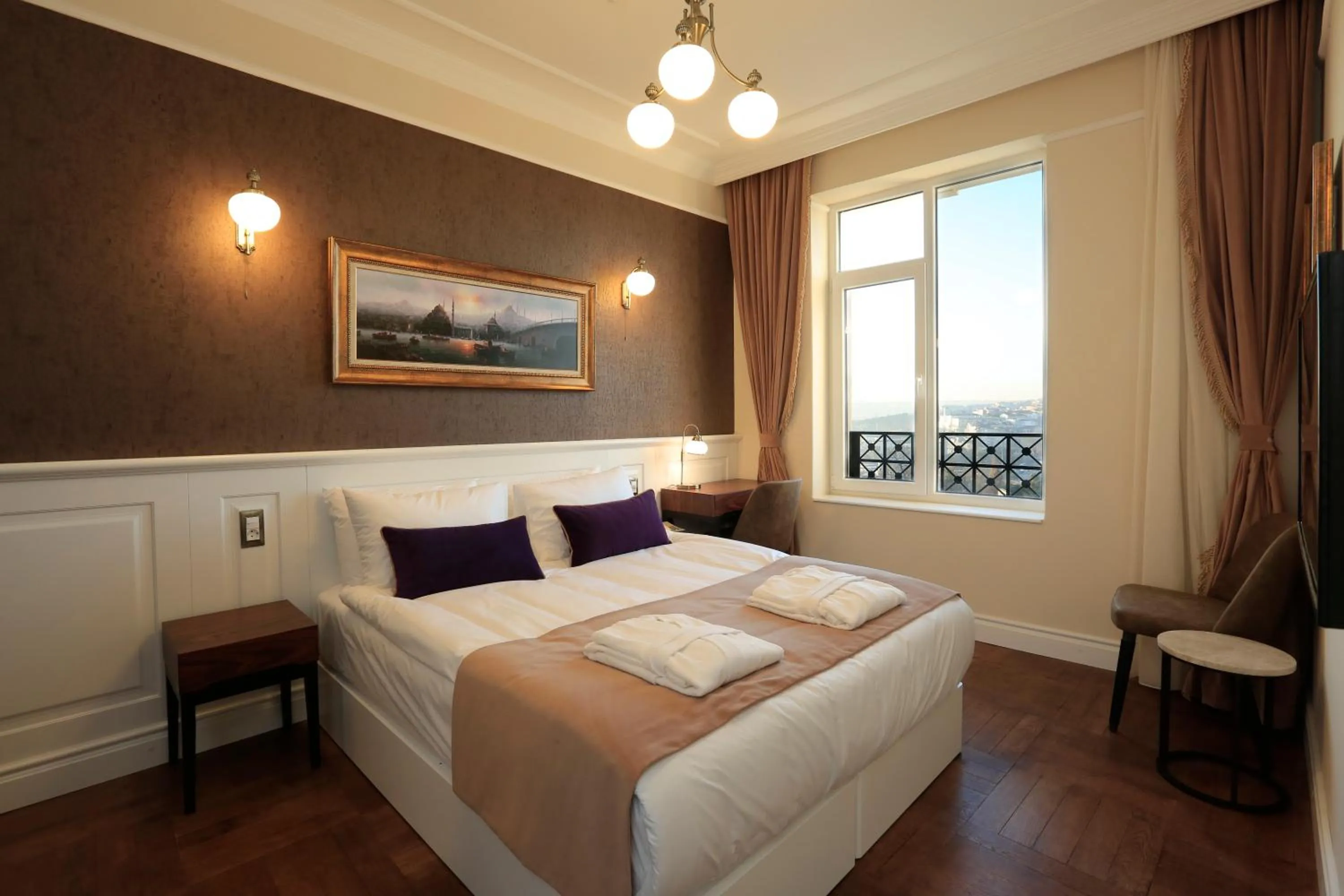 Photo of the whole room, Bed in Art Nouveau Pera