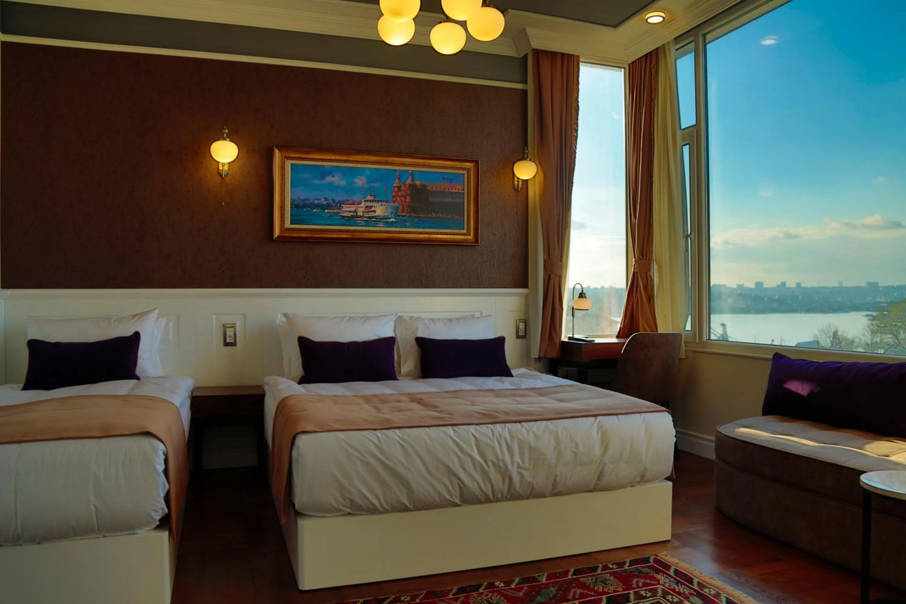 Photo of the whole room, Bed in Art Nouveau Pera