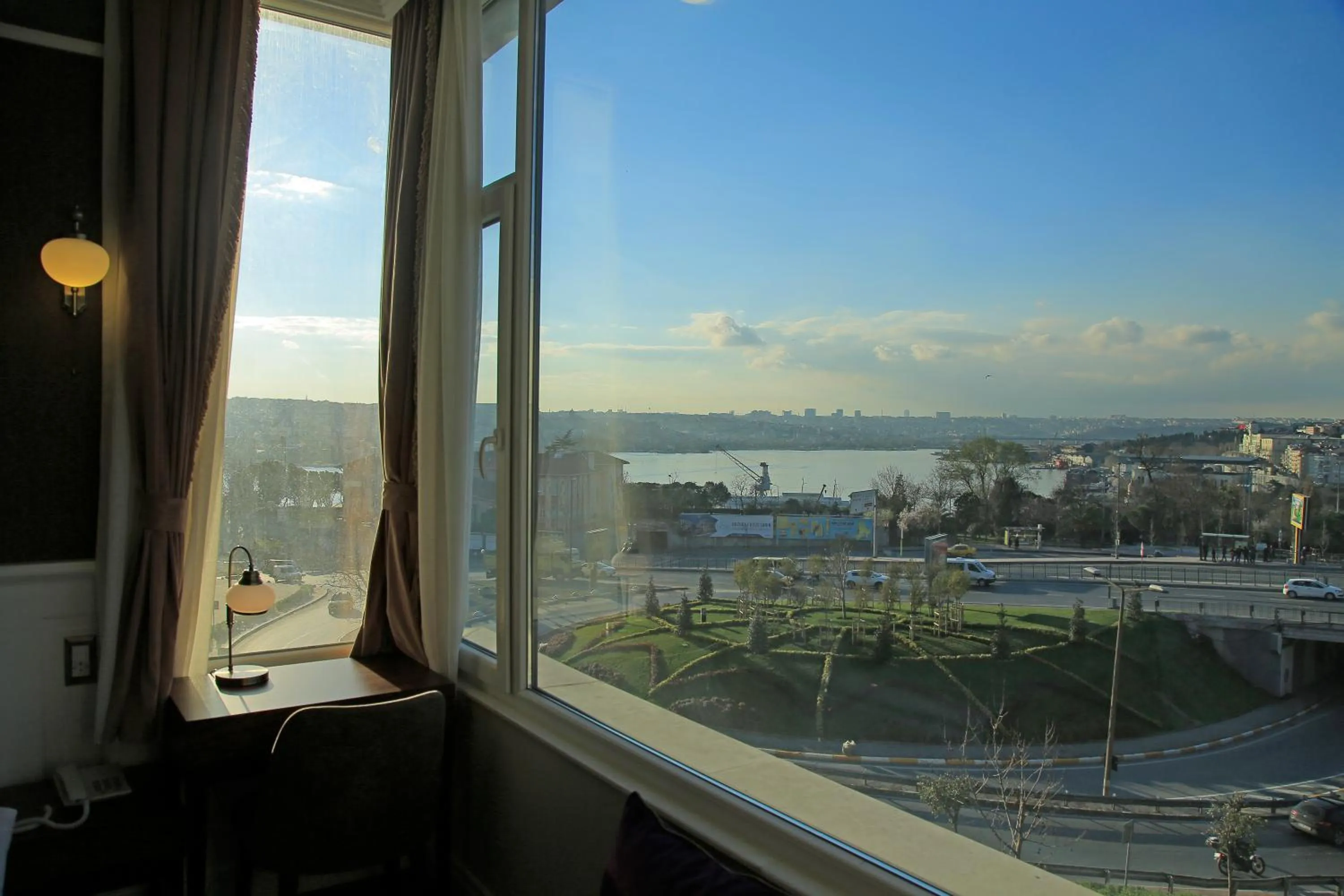 Sea view in Art Nouveau Pera