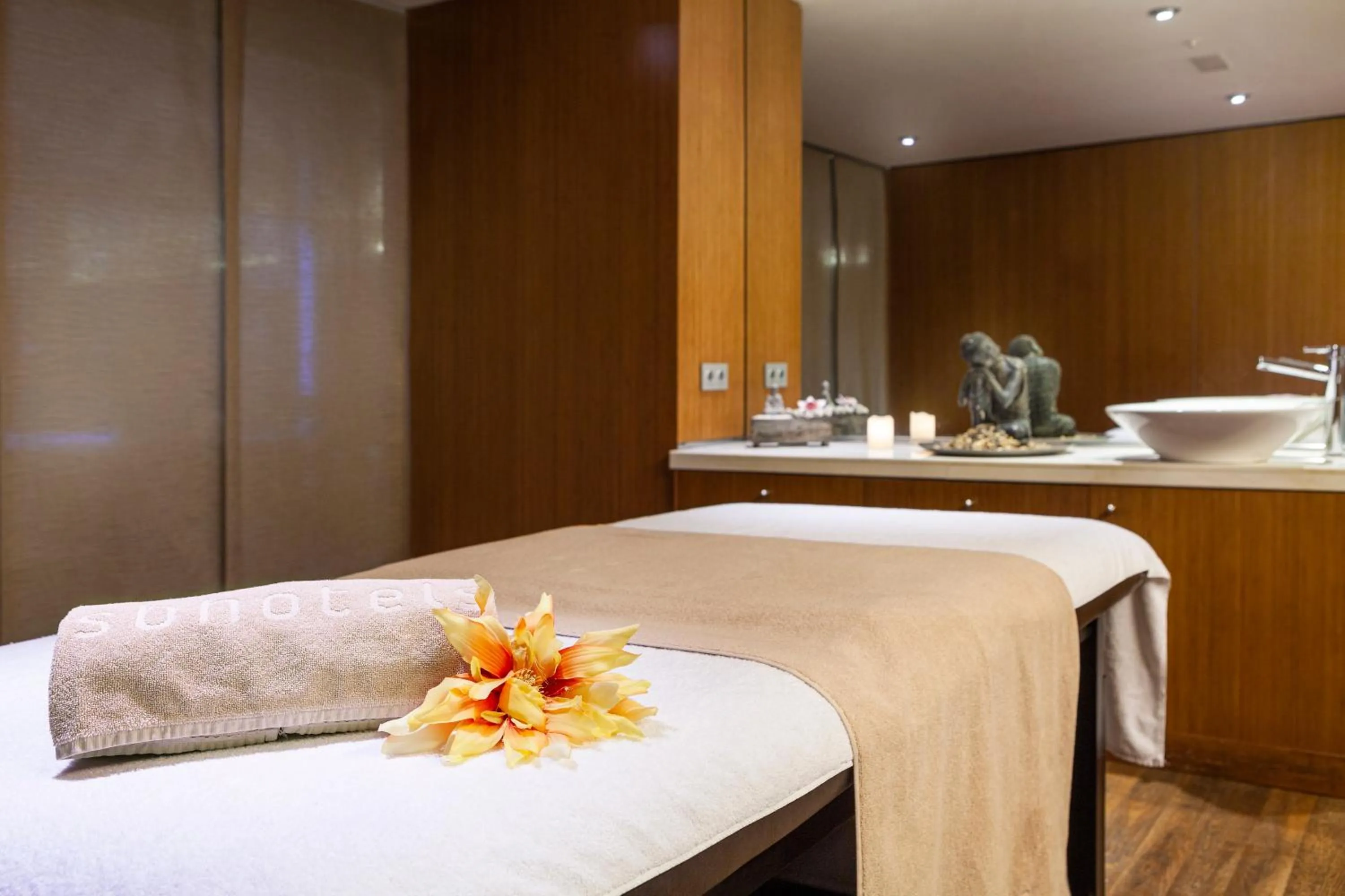 Massage, Bed in Hotel SB Diagonal Zero 4 Sup