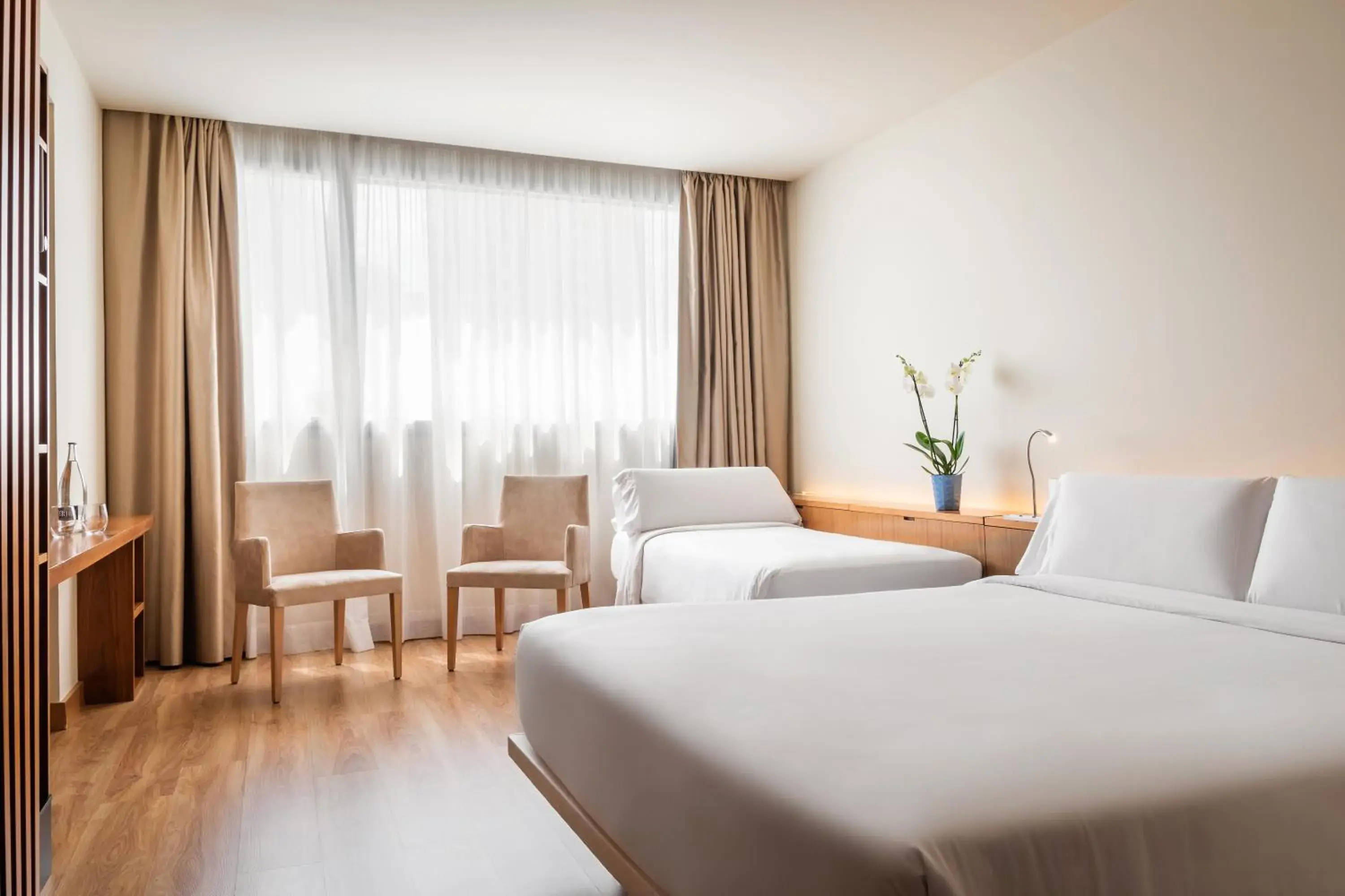 Deluxe Double or Twin Room (2 adults + 1 child) in Hotel SB Diagonal Zero 4 Sup Deluxe Double or Twin Room (2 adults + 1 child) in Hotel SB Diagonal Zero 4 Sup