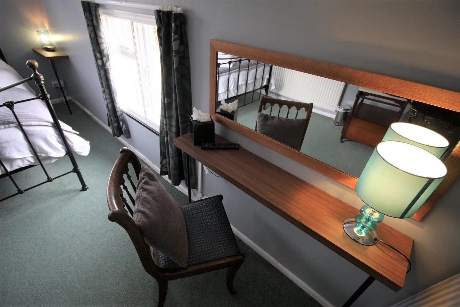 Bedroom, Bed in The Carpenters Arms