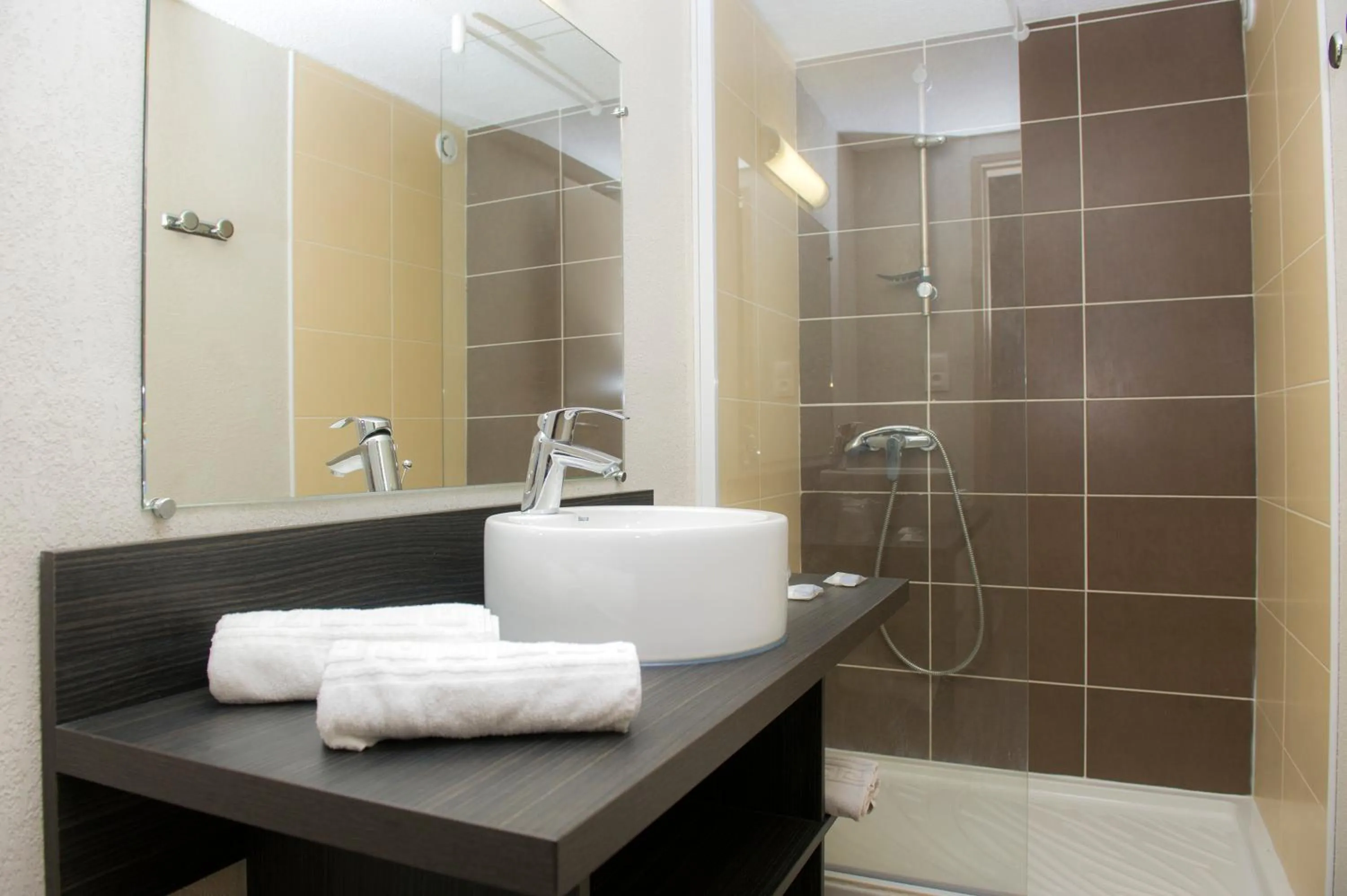 Shower in VTF La Jaougue Soule