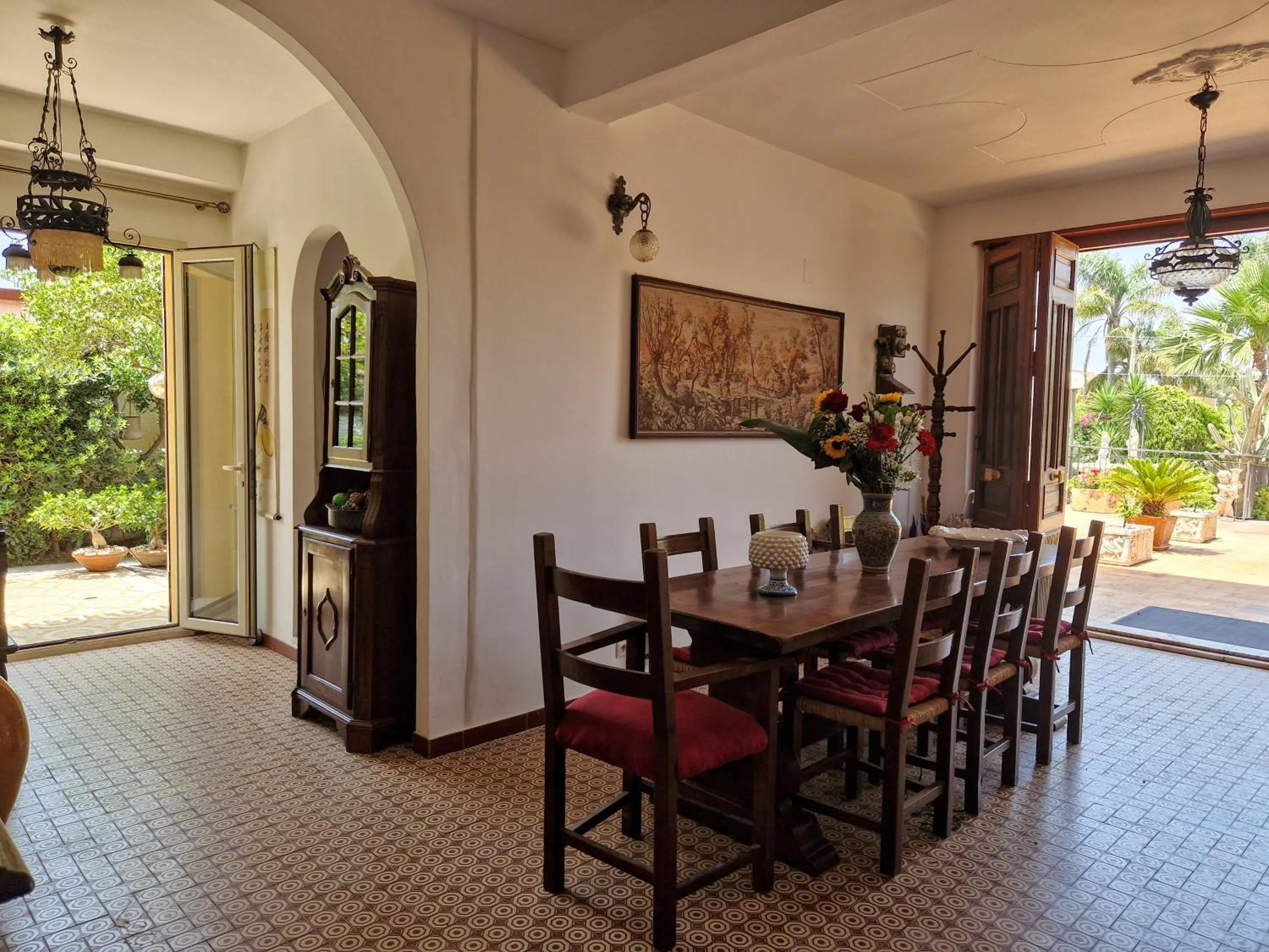 Dining area in Villa Sicels - Agnone Beach - Syracuse