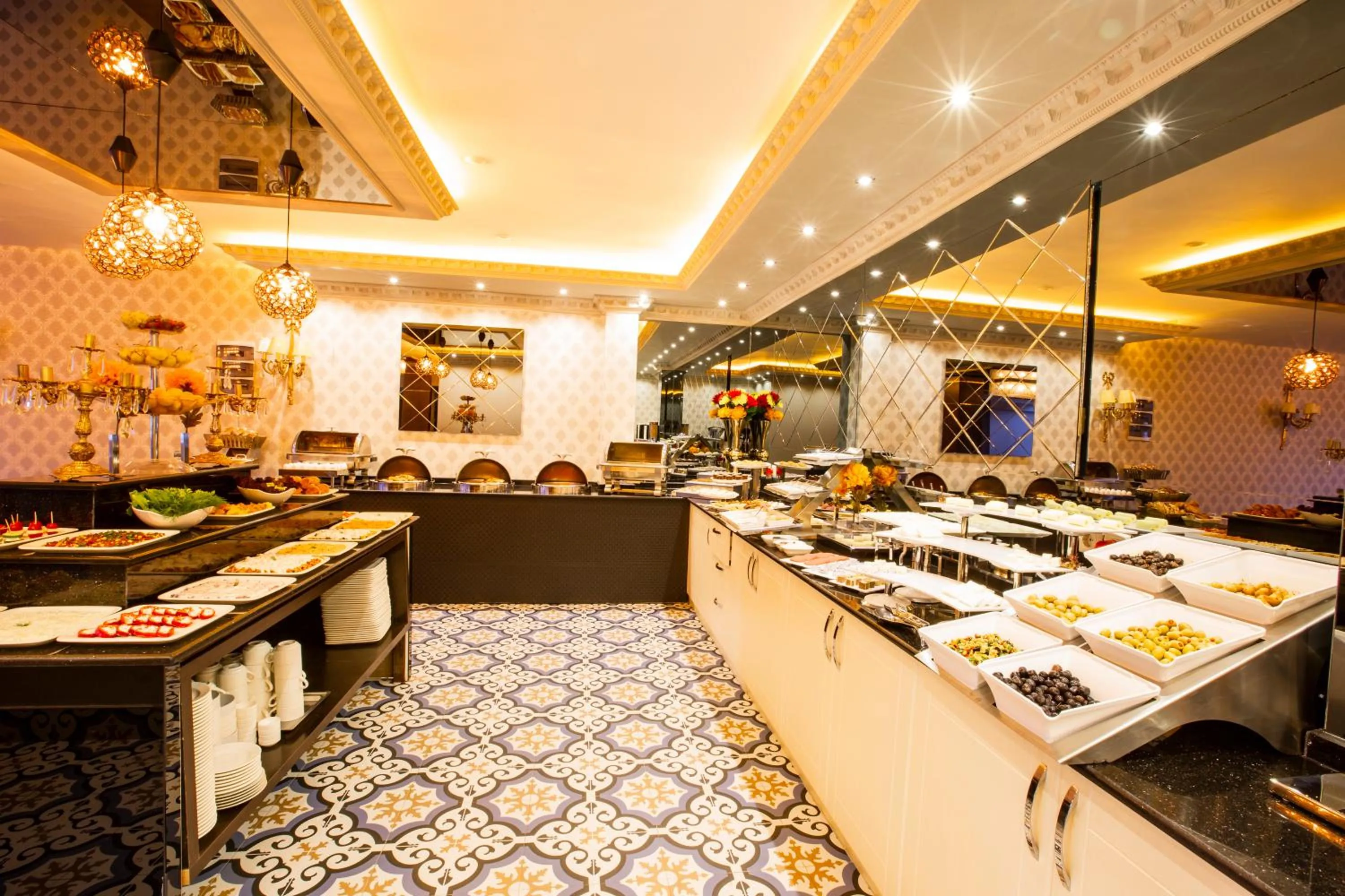 Restaurant/places to eat in REAL KiNG RESiDANCE