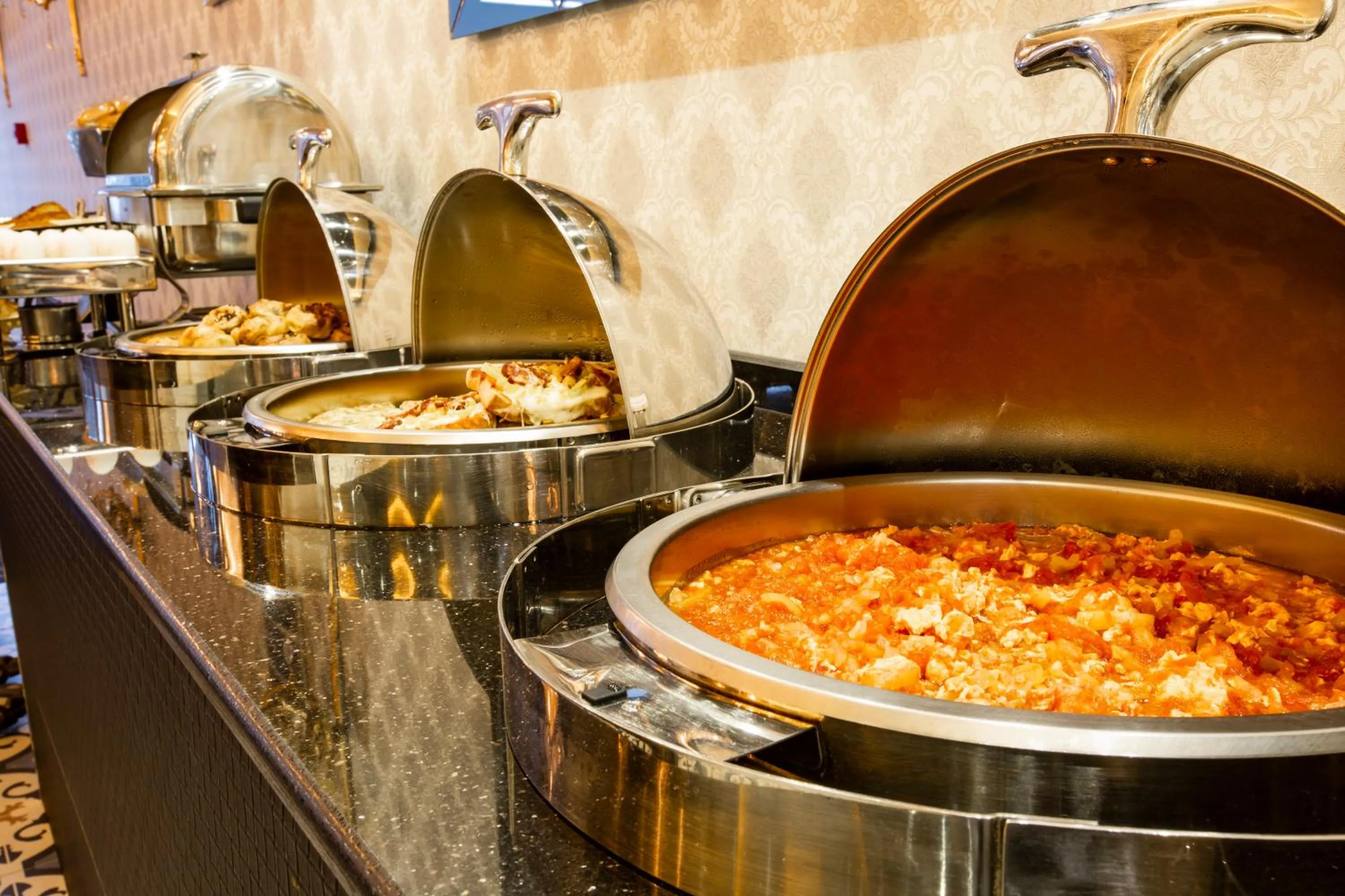 Food and drinks in REAL KiNG RESiDANCE