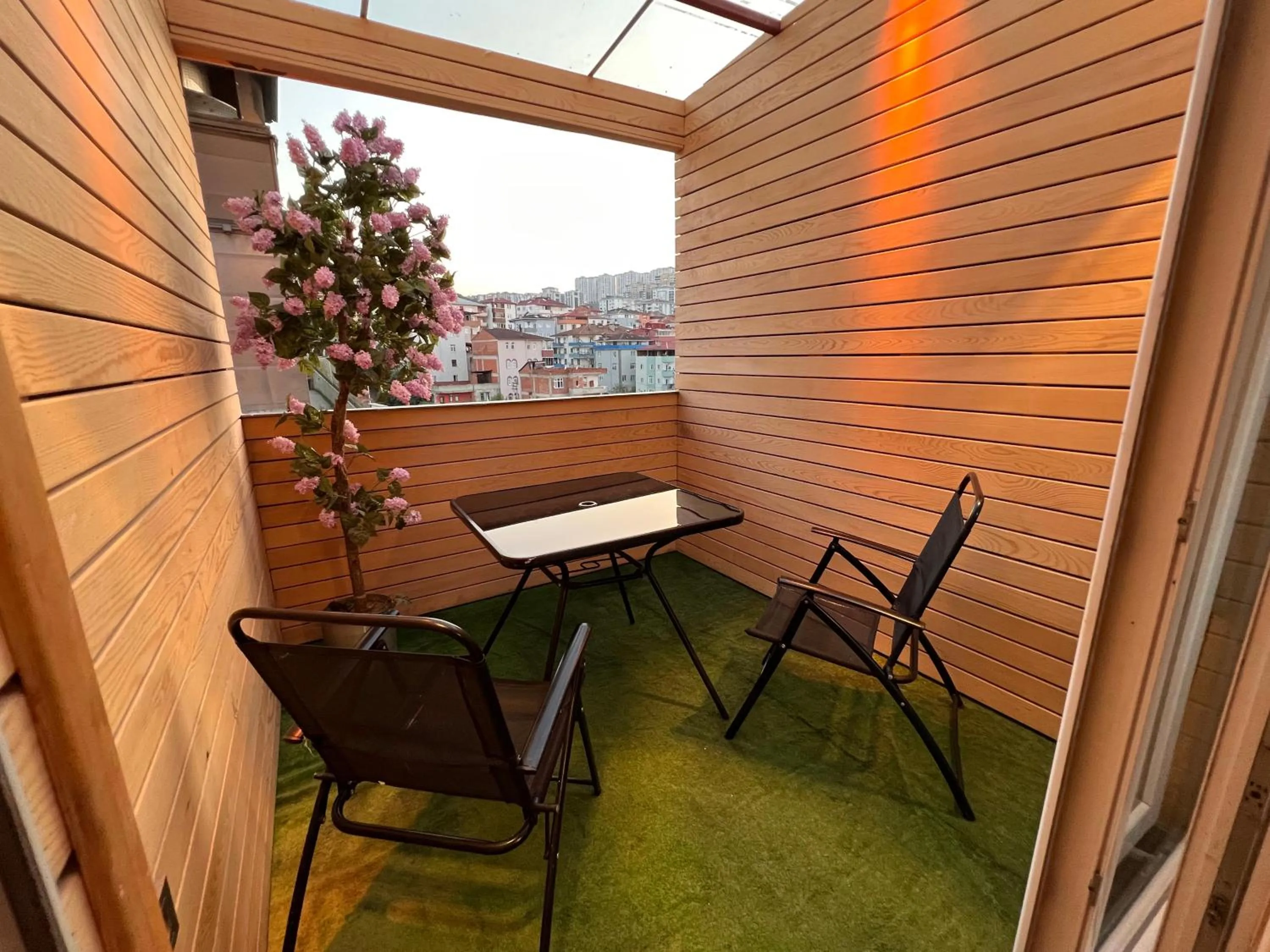 Balcony/Terrace in REAL KiNG RESiDANCE