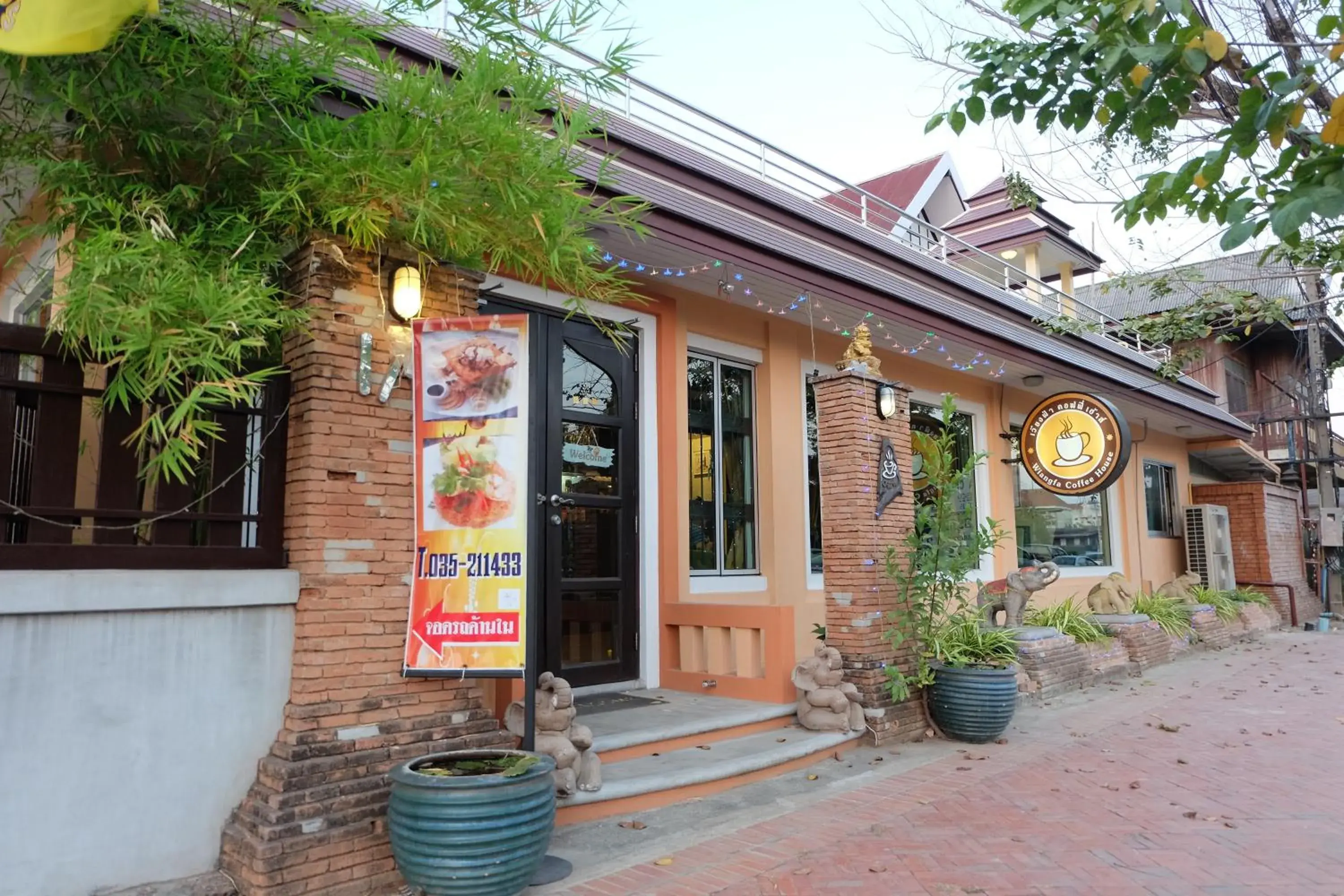 Facade/entrance in Aiyara House Facade/entrance in Aiyara House