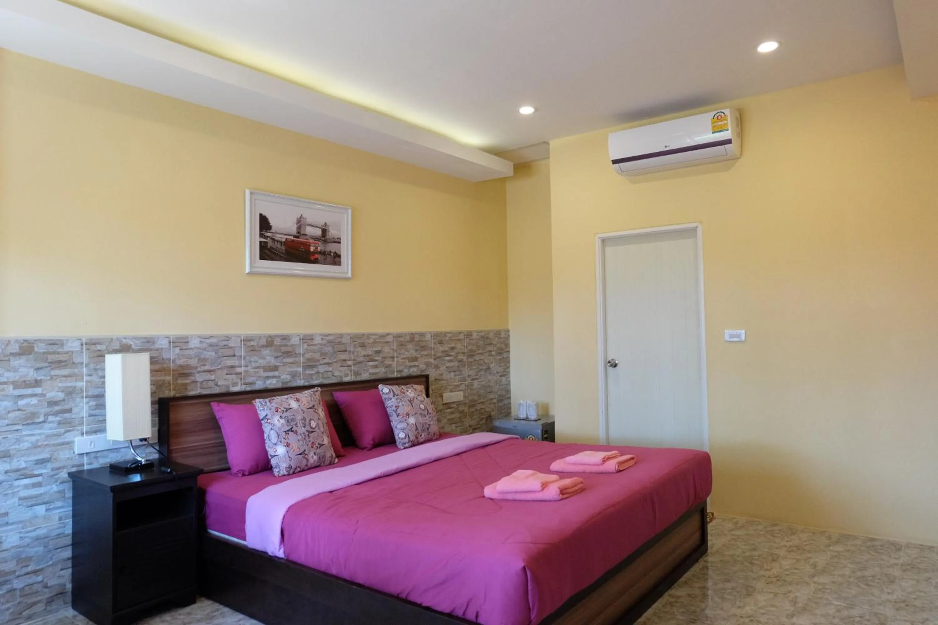 Photo of the whole room in Aiyara House