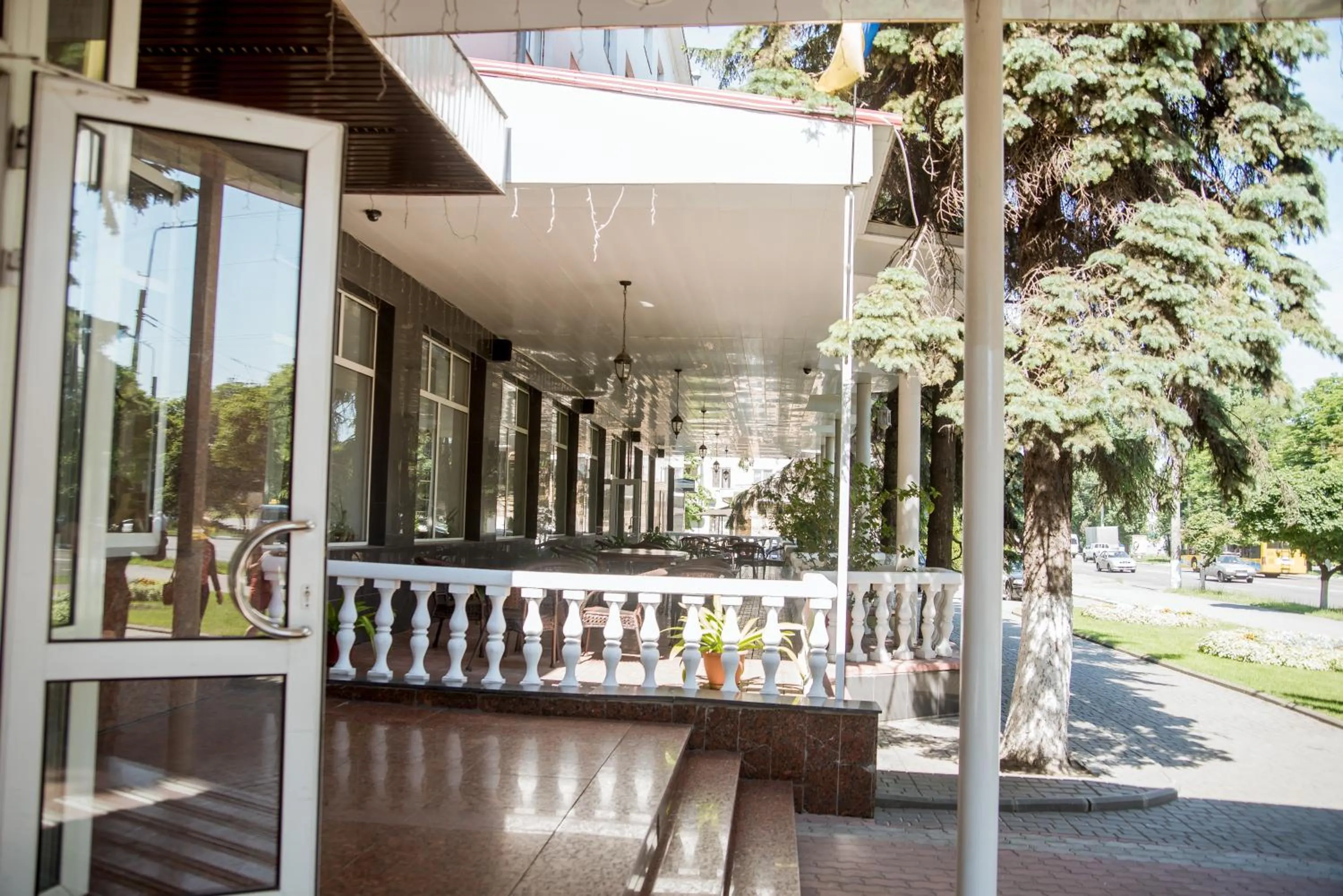Facade/entrance in Dniprovski Zori