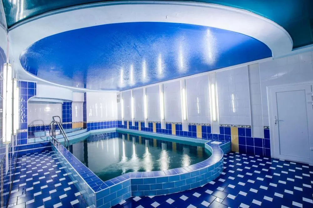 Swimming pool in Dniprovski Zori