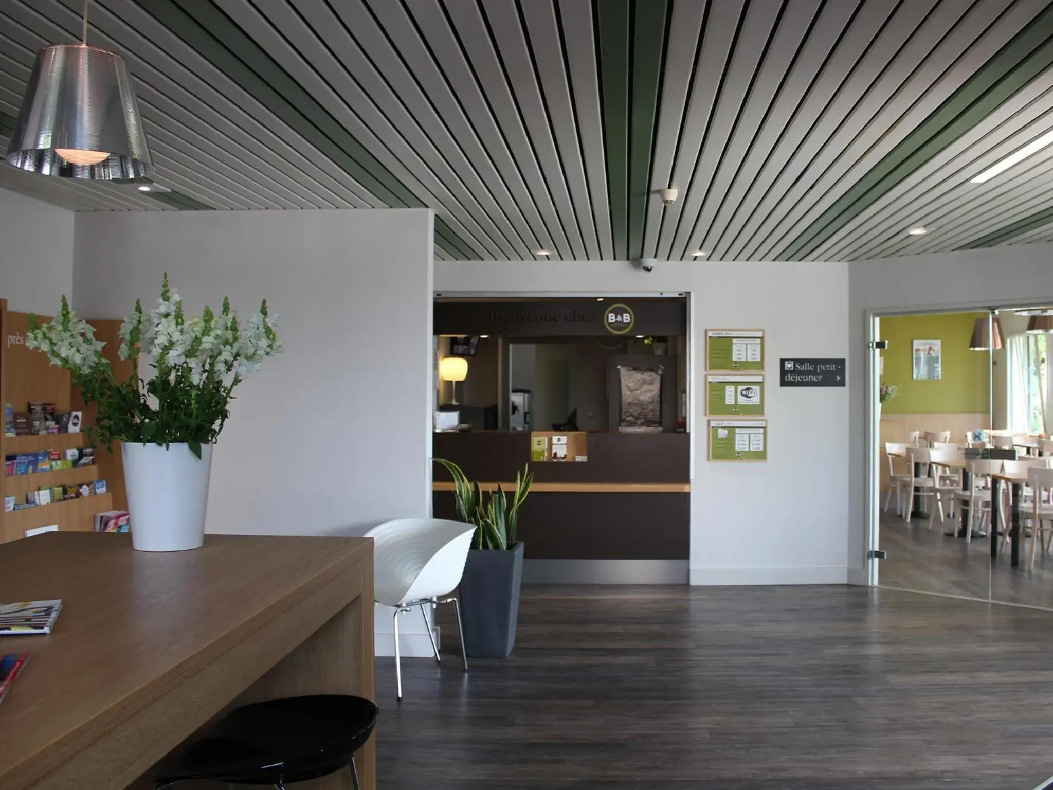 Lobby or reception in B&B HOTEL La Rochelle Centre Lobby or reception in B&B HOTEL La Rochelle Centre