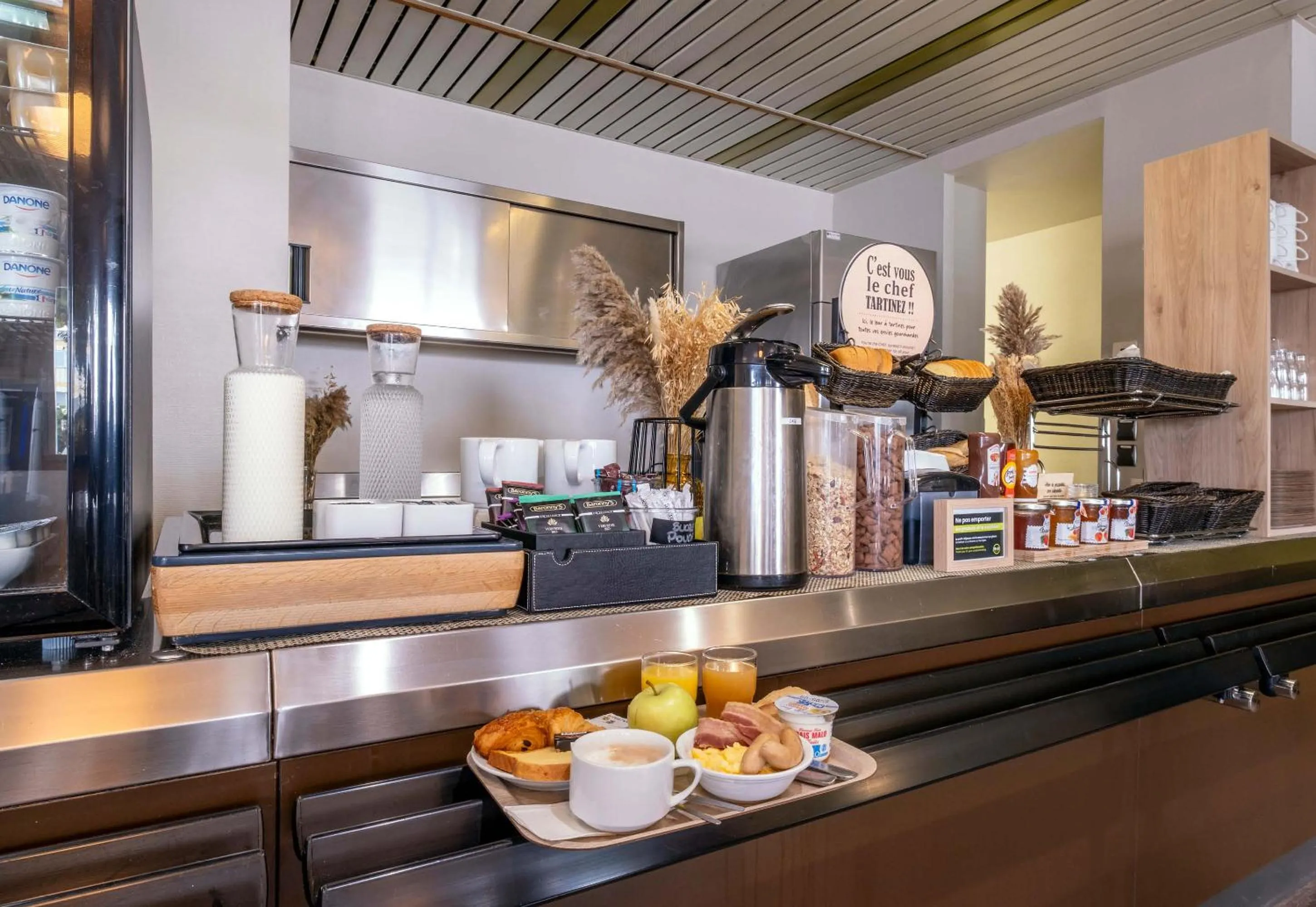 Breakfast in B&B HOTEL La Rochelle Centre