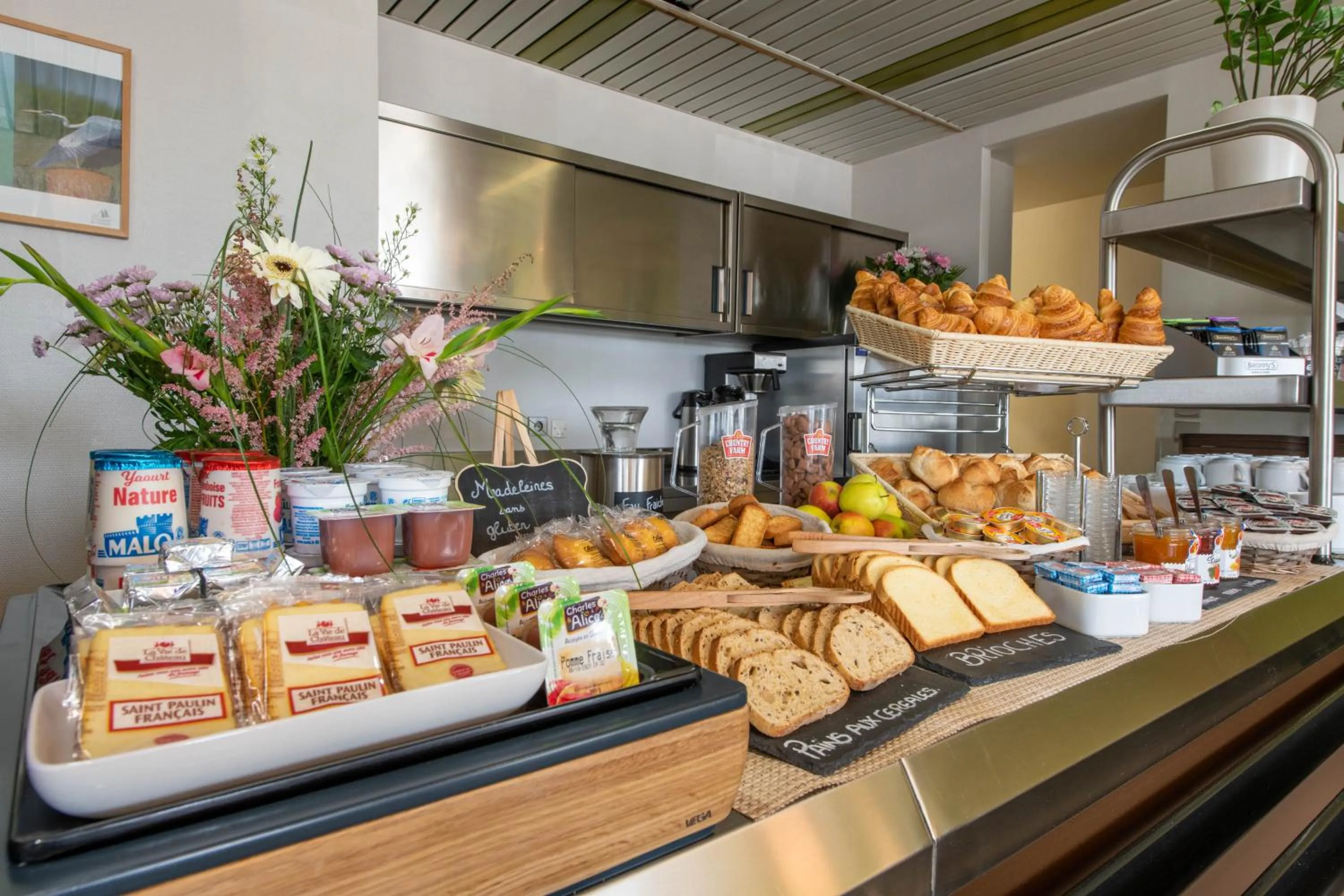 Food and drinks in B&B HOTEL La Rochelle Centre