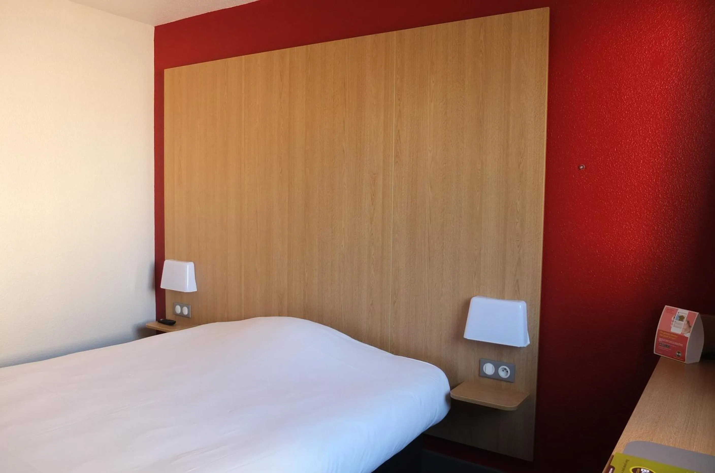 Photo of the whole room, Bed in B&B HOTEL La Rochelle Centre