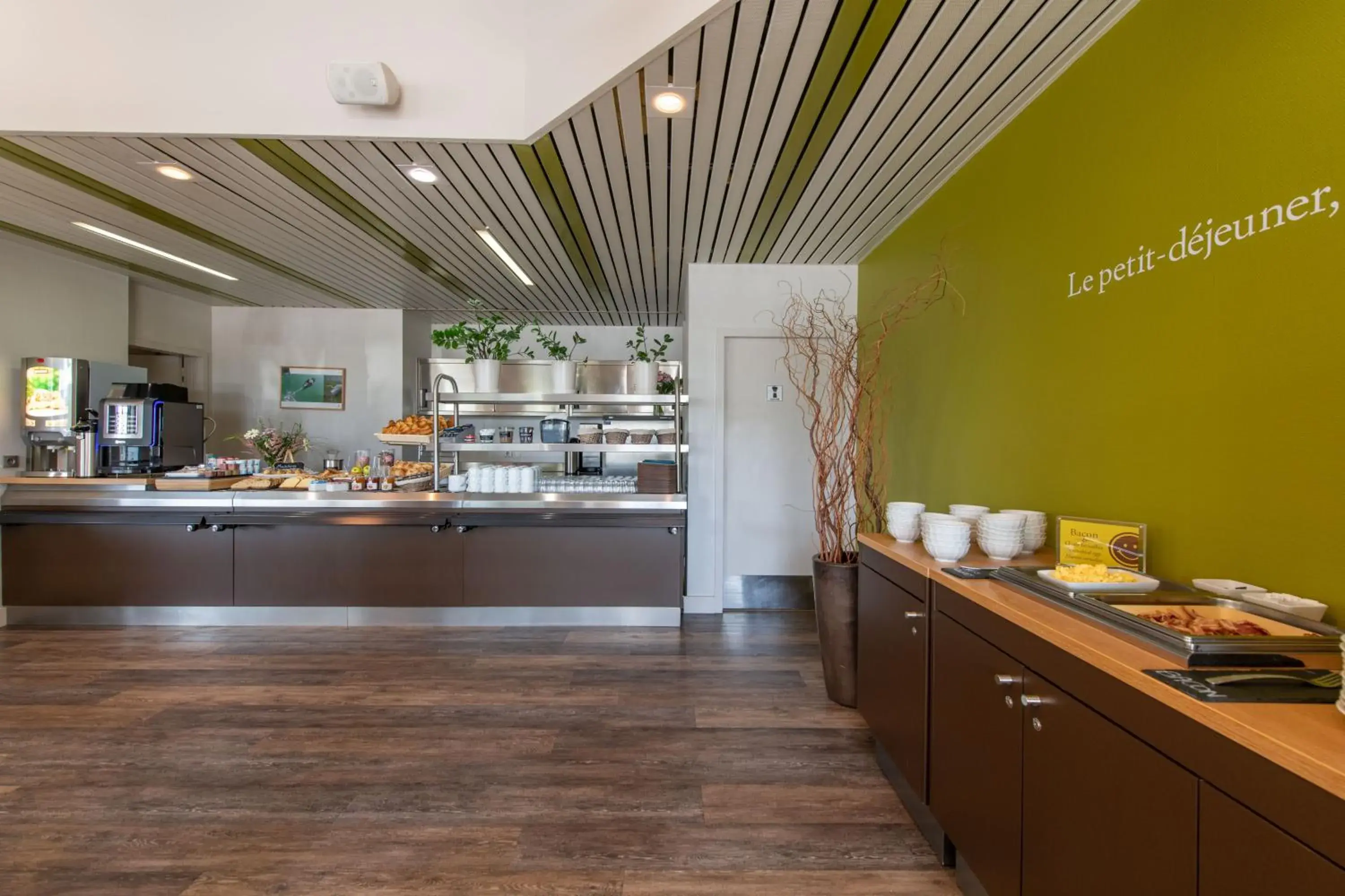 Food and drinks in B&B HOTEL La Rochelle Centre Food and drinks in B&B HOTEL La Rochelle Centre