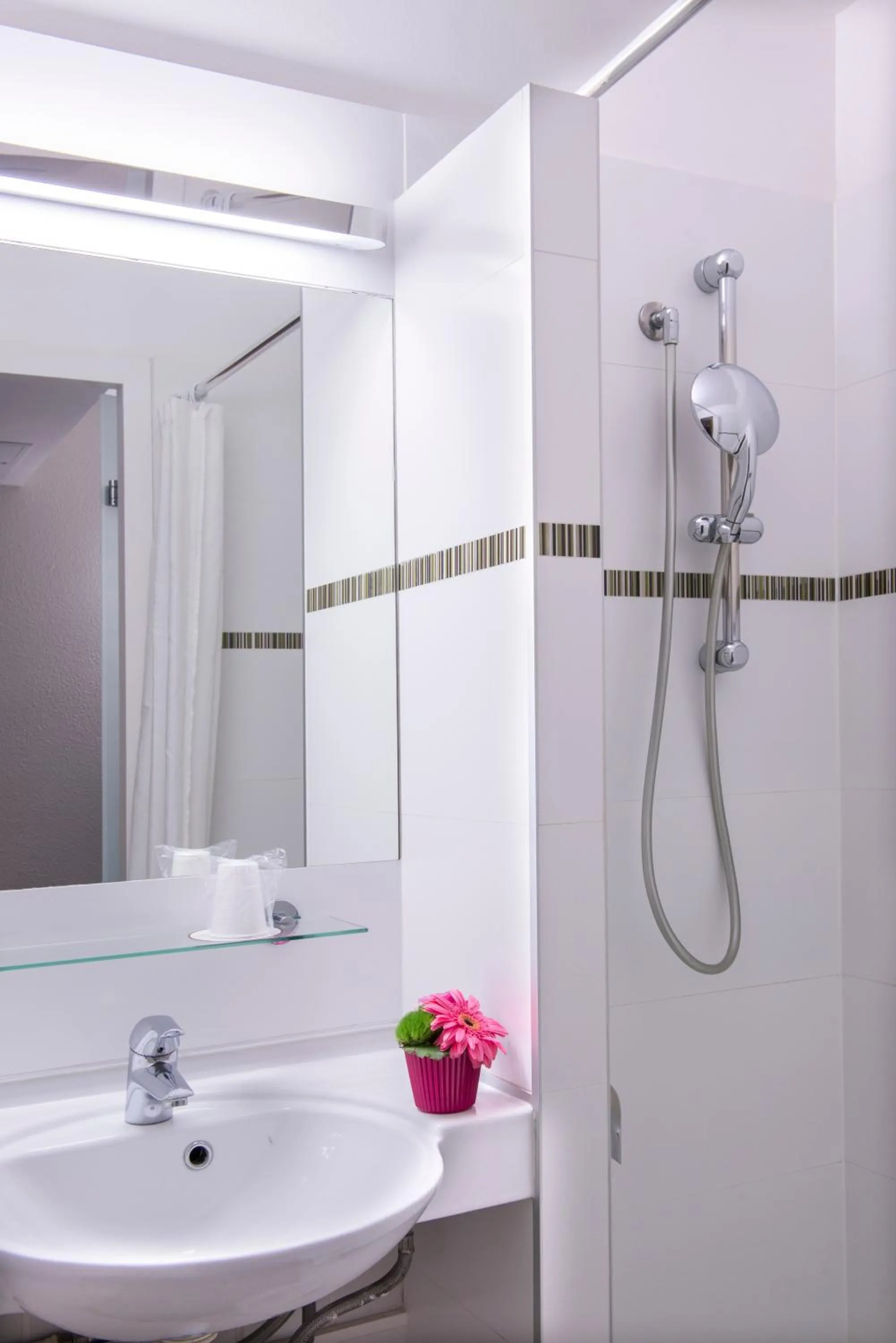 Bathroom in B&B HOTEL La Rochelle Centre