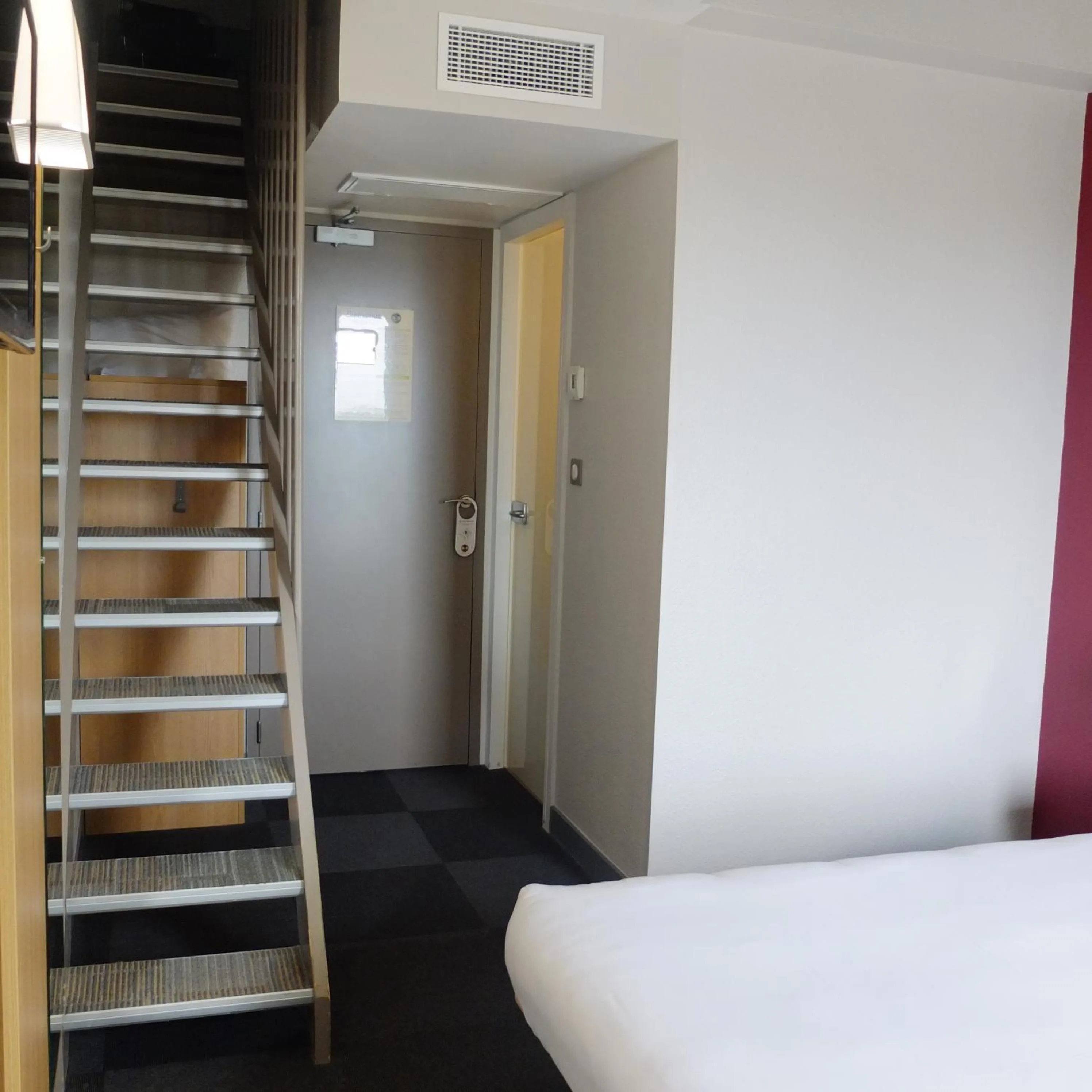 Bedroom, Bed in B&B HOTEL La Rochelle Centre