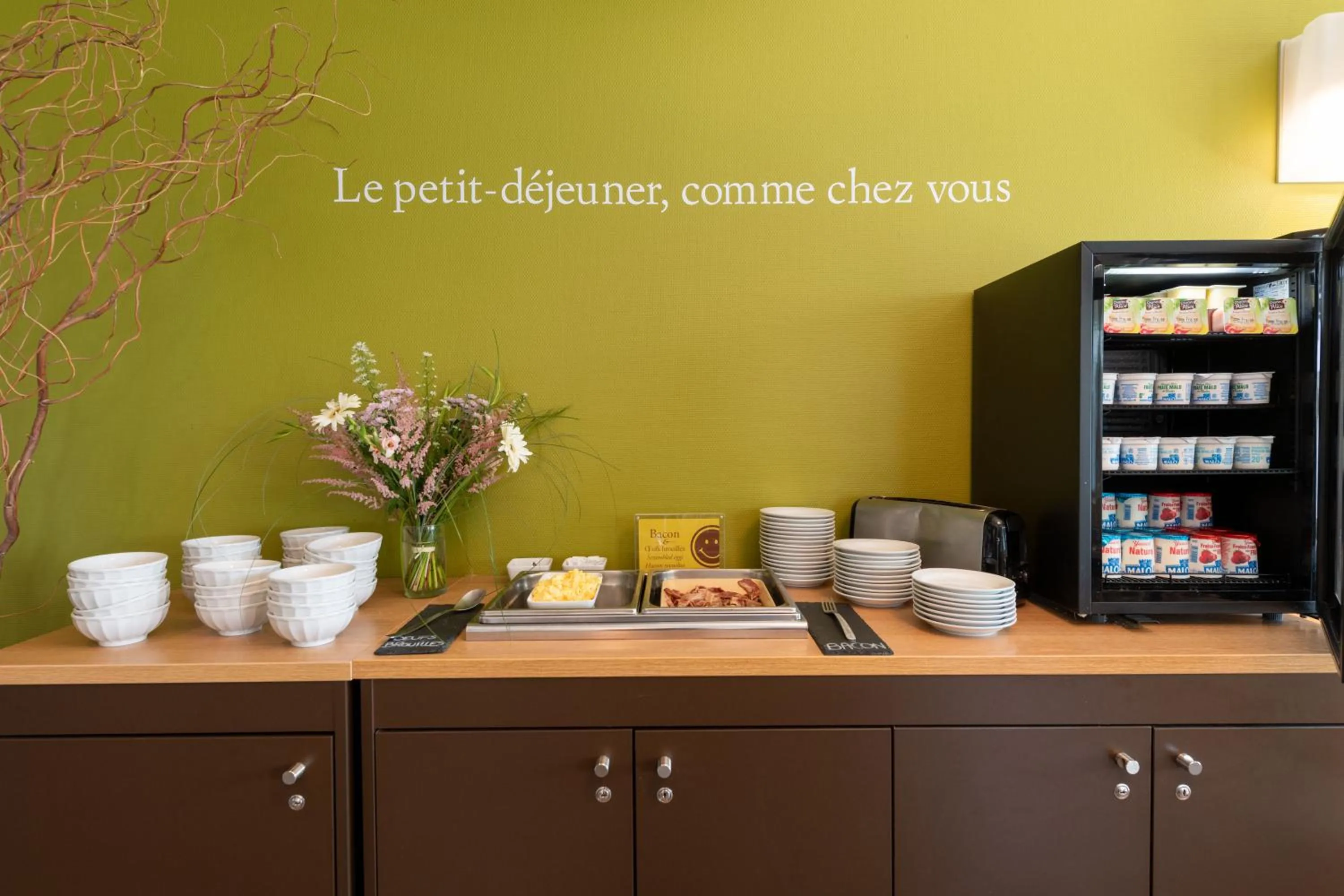 Food and drinks in B&B HOTEL La Rochelle Centre