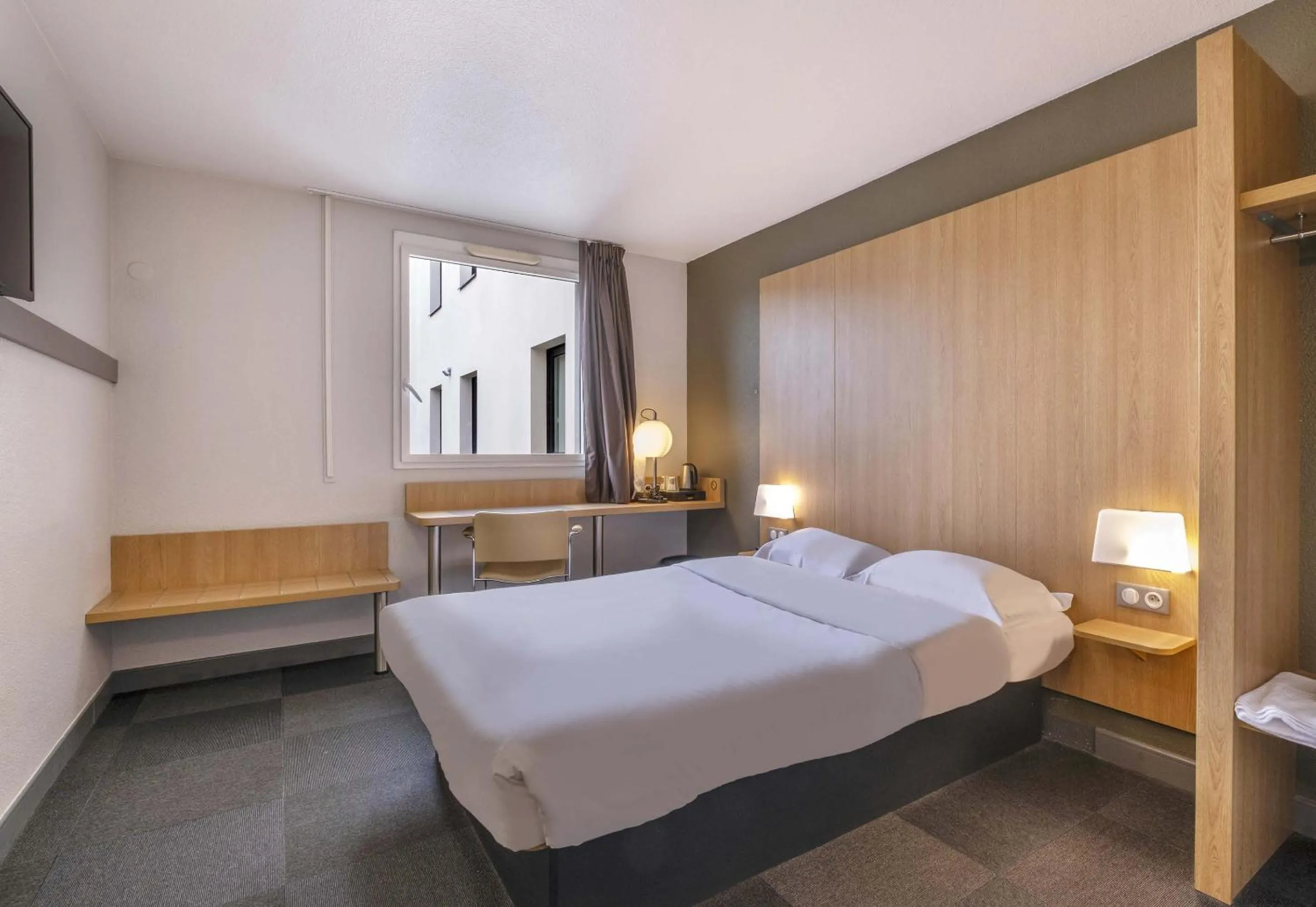 Bedroom, Bed in B&B HOTEL La Rochelle Centre