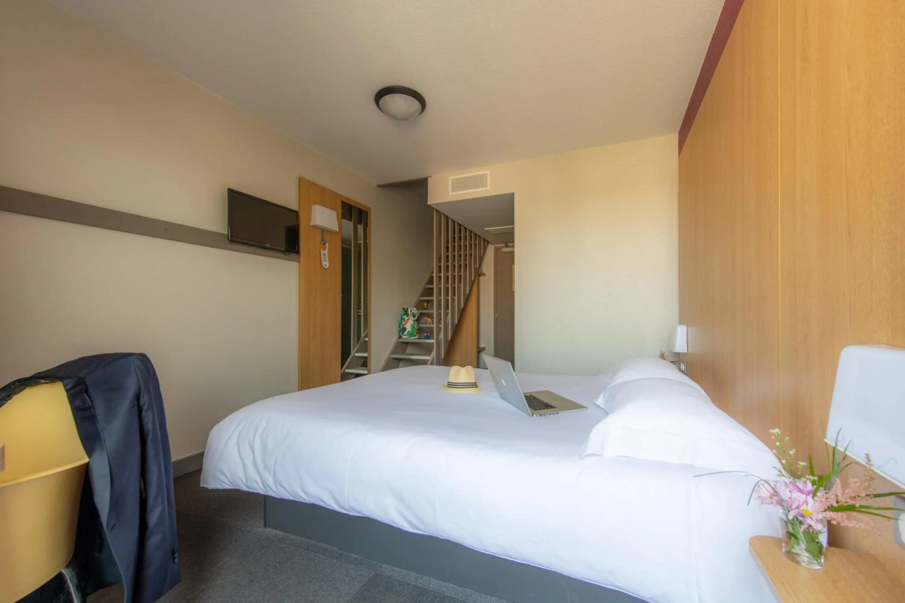 Bed in B&B HOTEL La Rochelle Centre