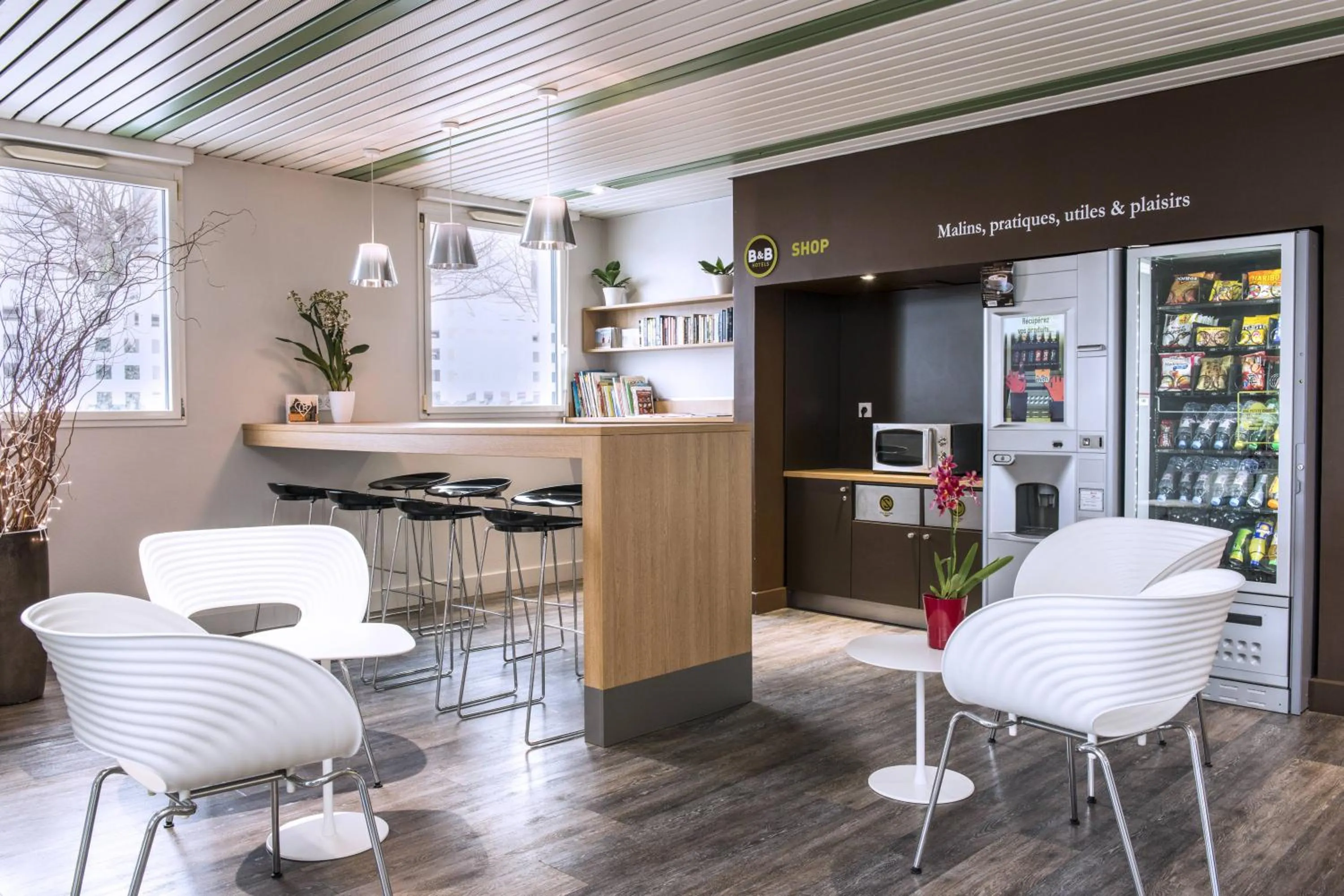 Library in B&B HOTEL La Rochelle Centre