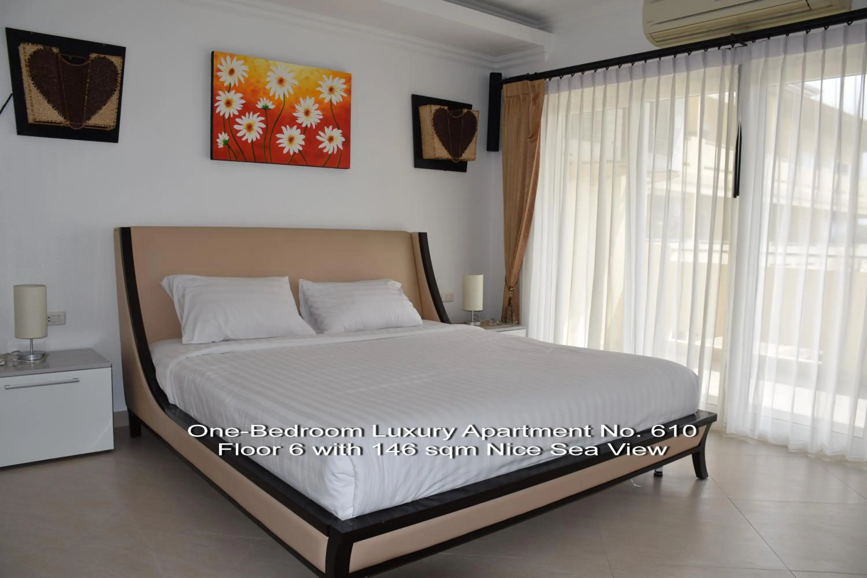 Photo of the whole room, Bed in View Talay Residence 6 Wongamat Beach