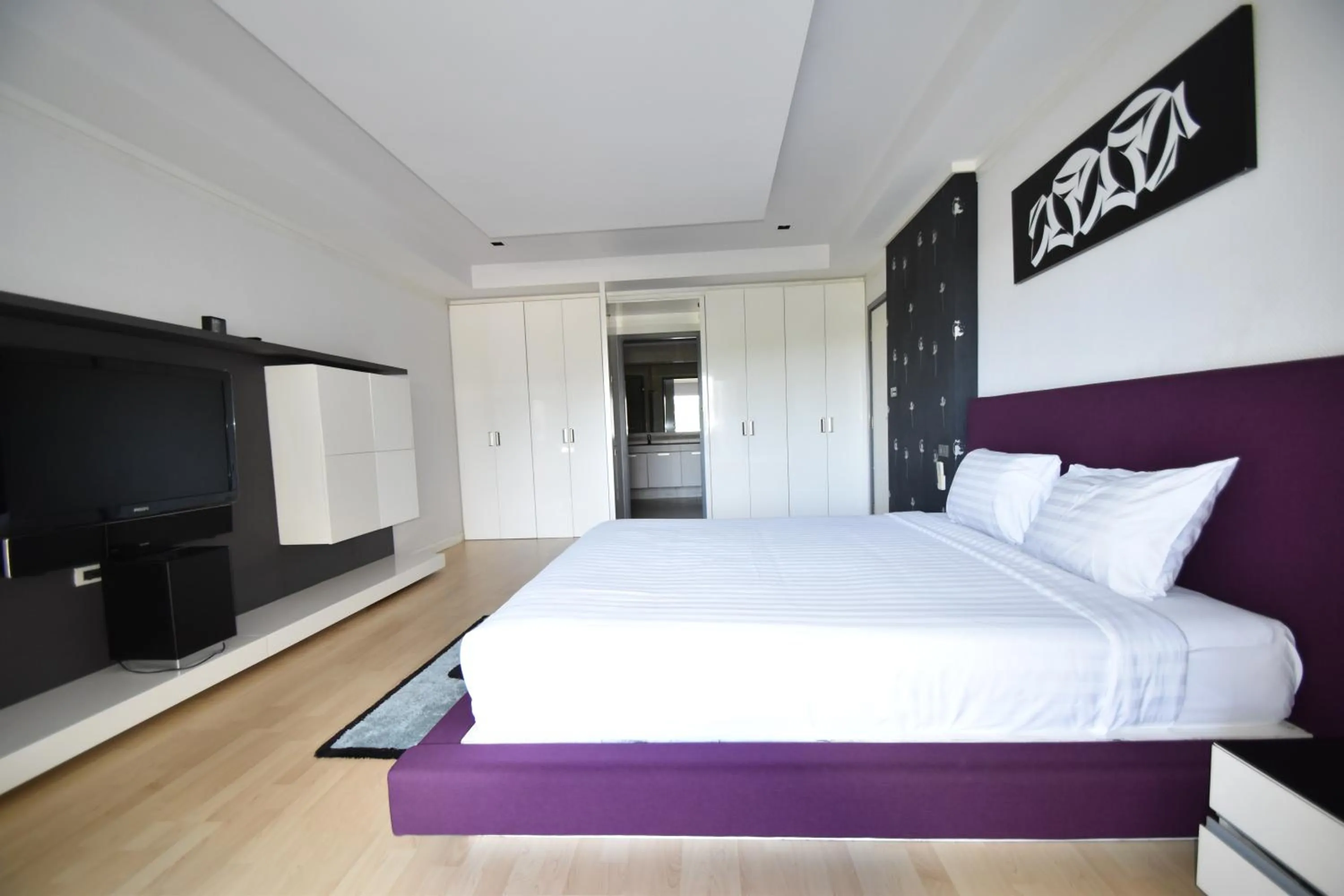 Photo of the whole room, Bed in View Talay Residence 6 Wongamat Beach