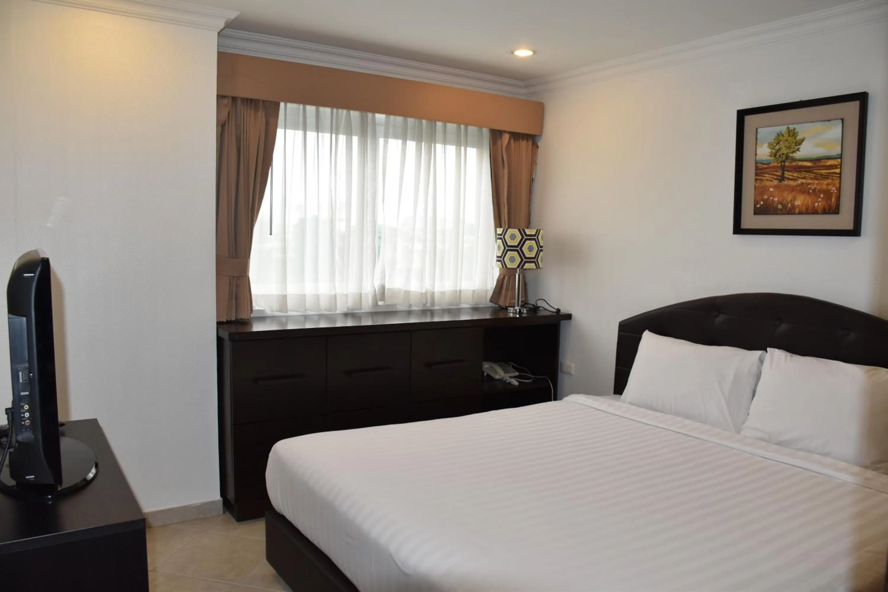 Photo of the whole room, Bed in View Talay Residence 6 Wongamat Beach