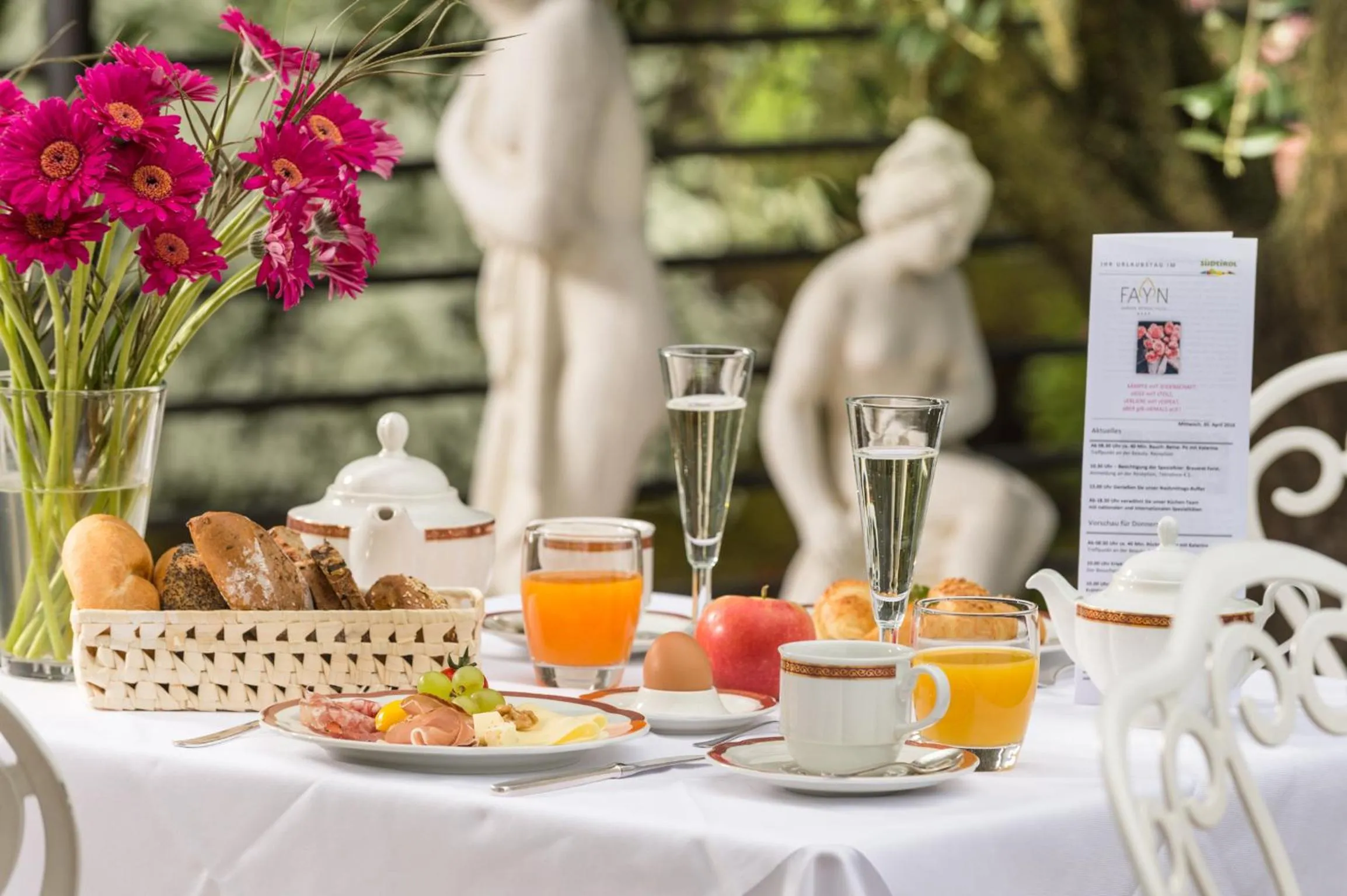 Restaurant/places to eat in FAYN garden retreat hotel